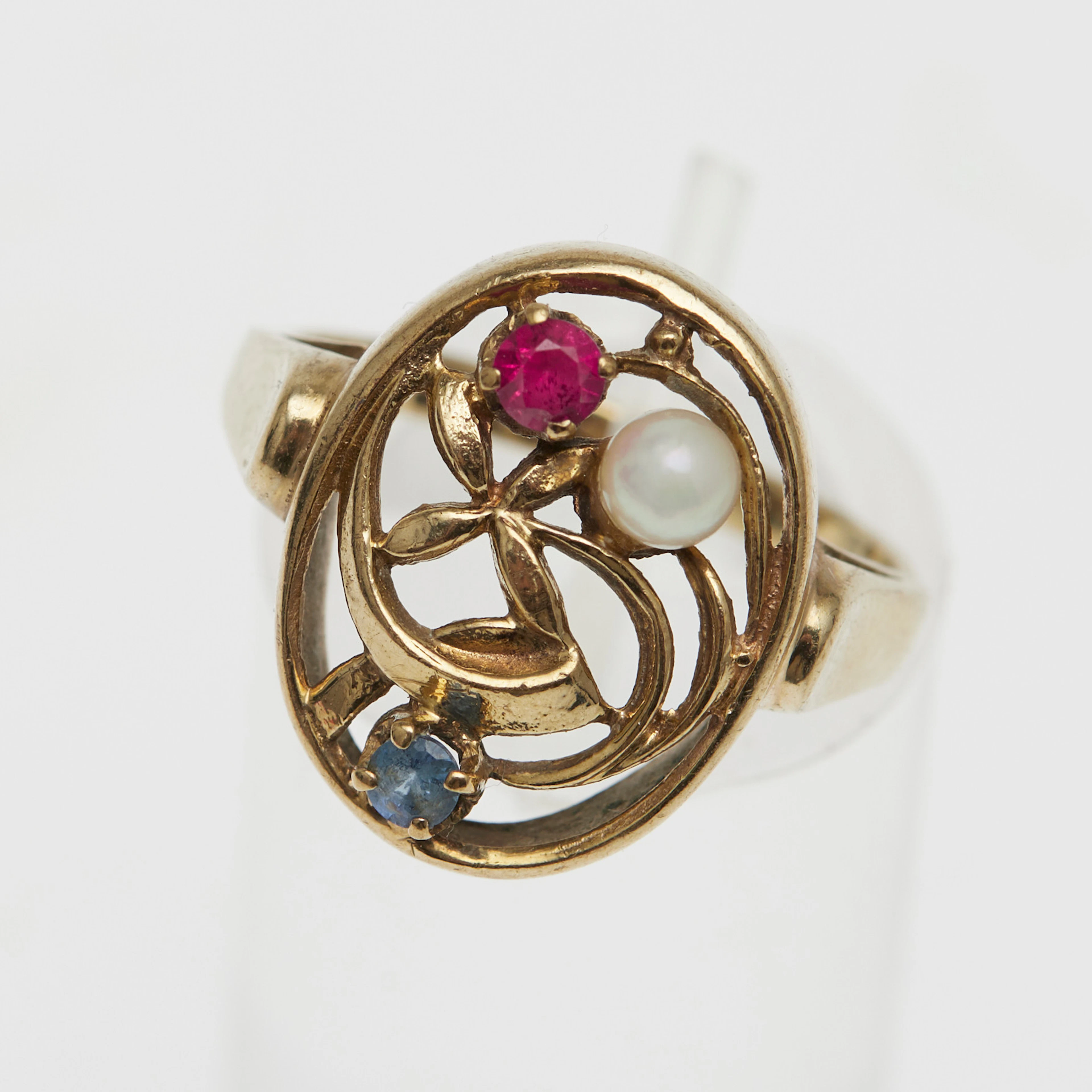 RING, 333er Gelbgold, Rubin, Saphir, Akoya-Perle.