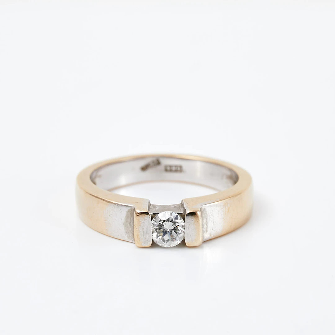 RING, 18 k vit- och rödguld, 1 briljantslipad diamant, ca 0,25 ct