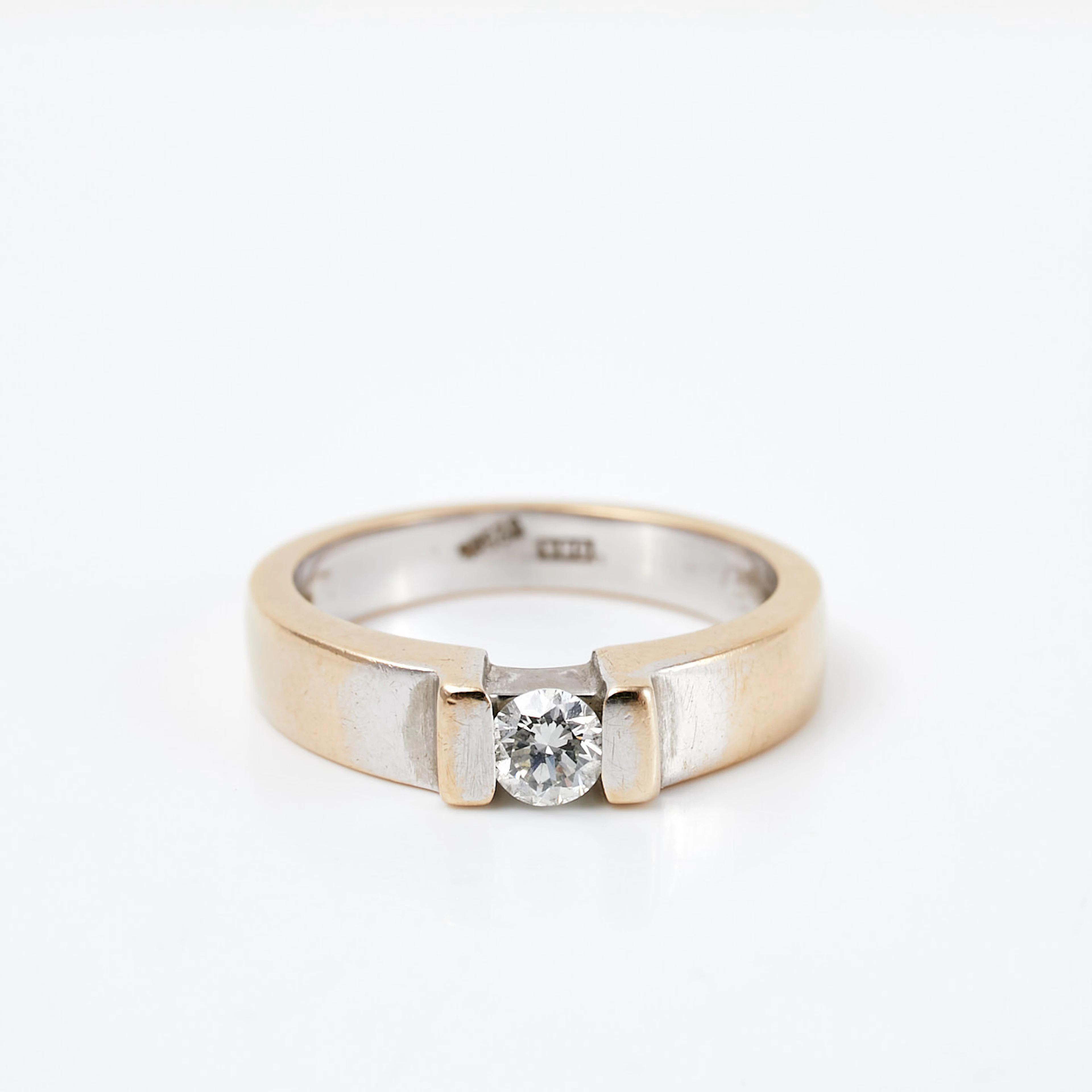 RING, 18 k vit- och rödguld, 1 briljantslipad diamant, ca 0,25 ct