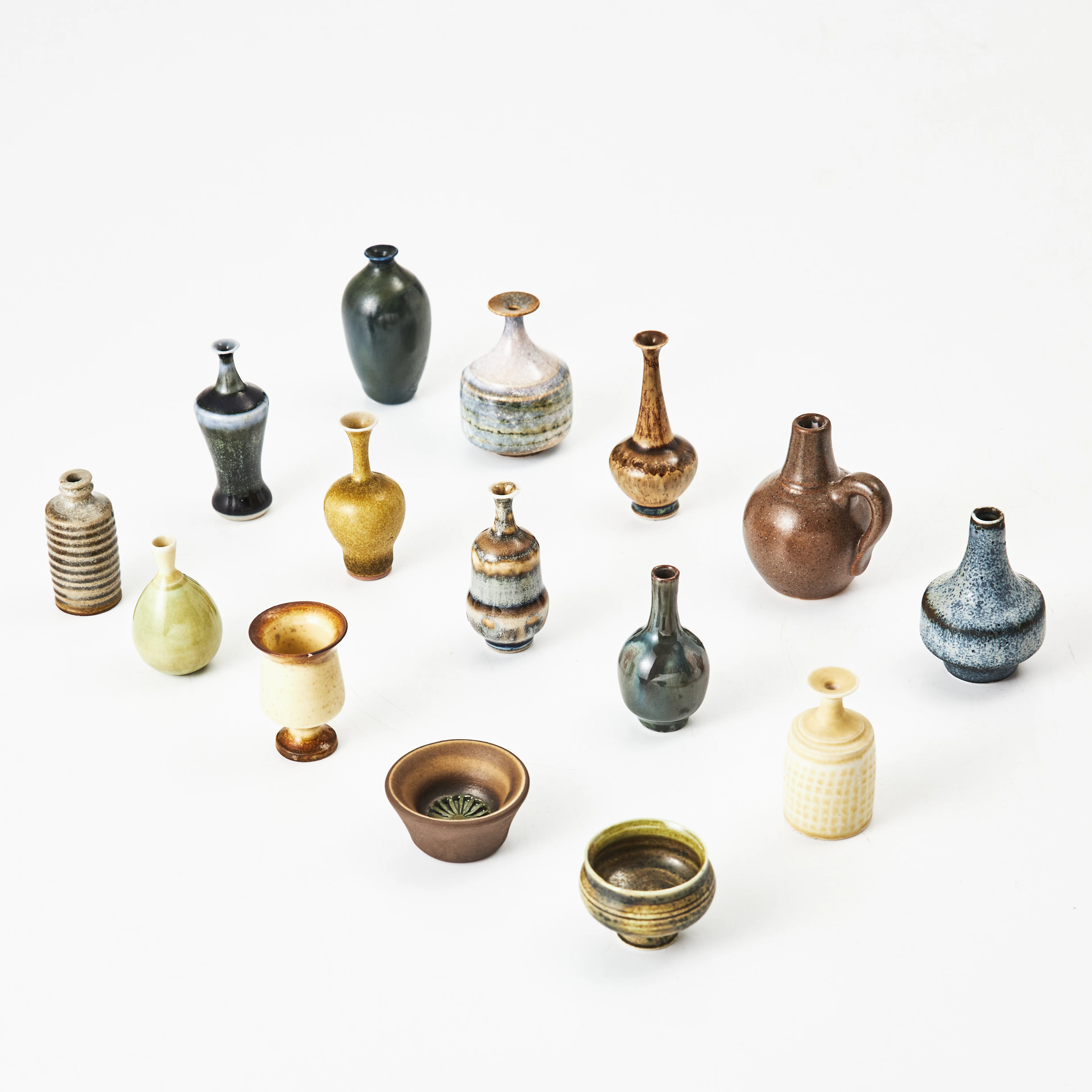 MINIATYRER, 15 st., vaser och skålar, keramik, bl. a. Elsa Söderberg