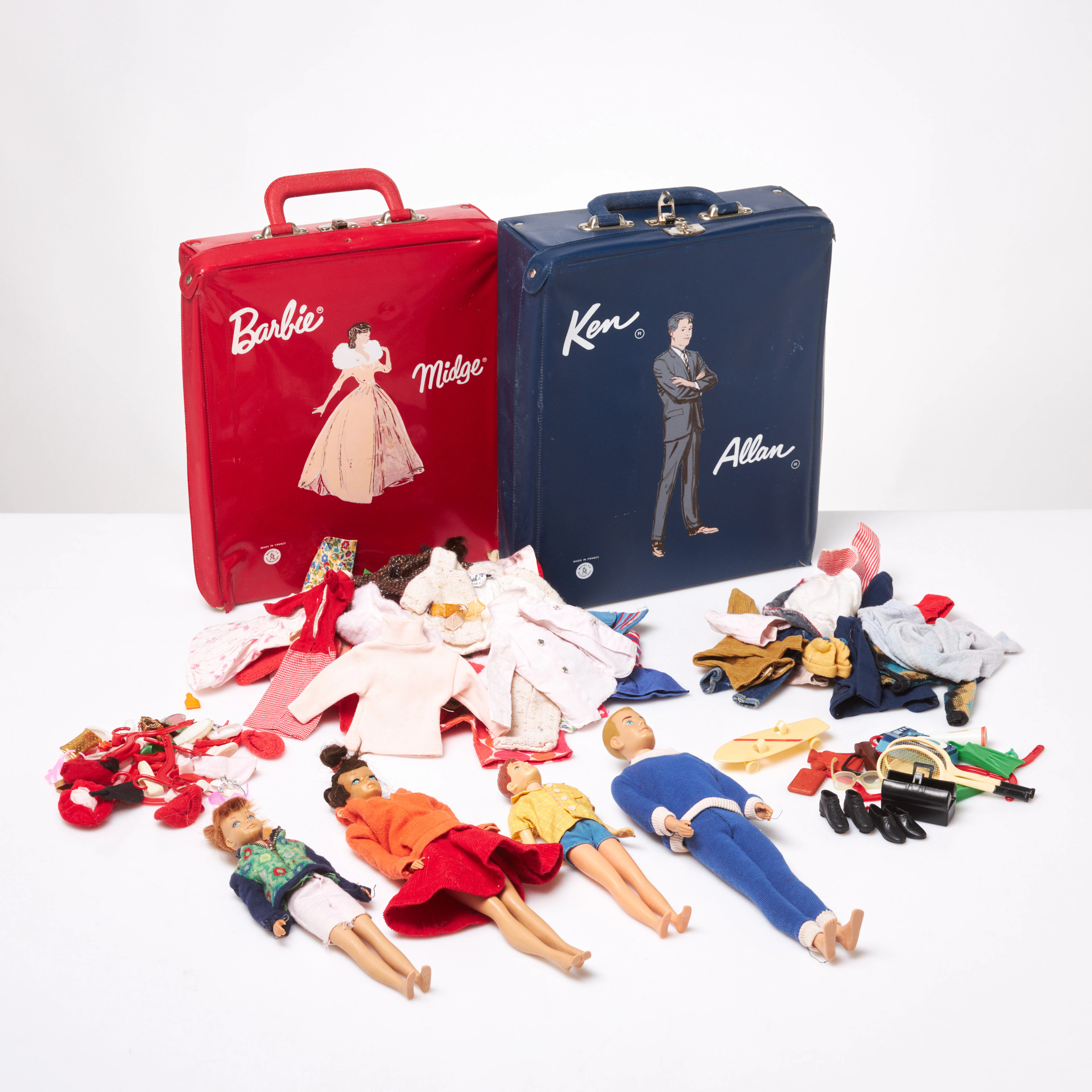 MATTEL, 4 st, Barbie, Skipper, Allan, Ken, med kläder och accessoarer