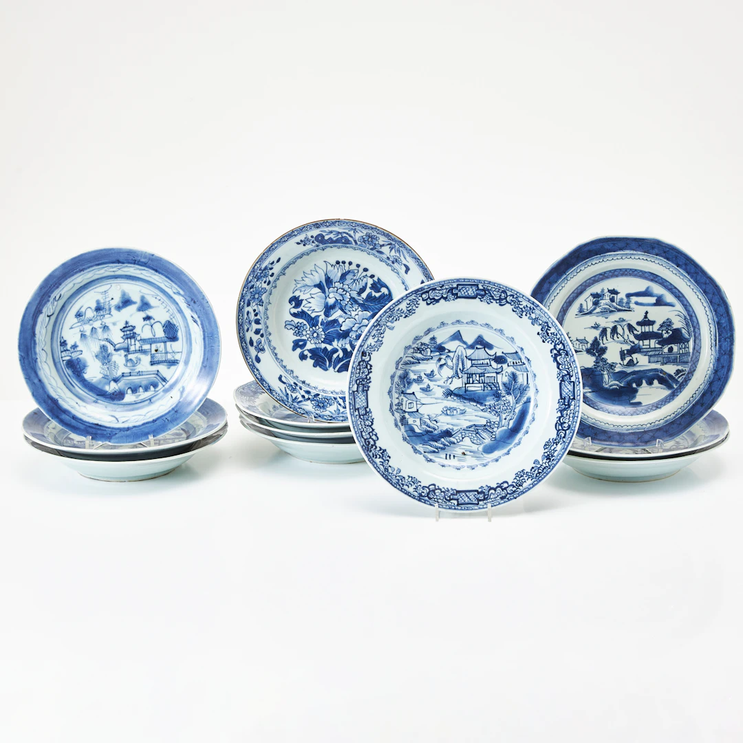 TALLRIKAR, 11 st., porslin, Kina, 17- och 1800-tal, varierande dekor