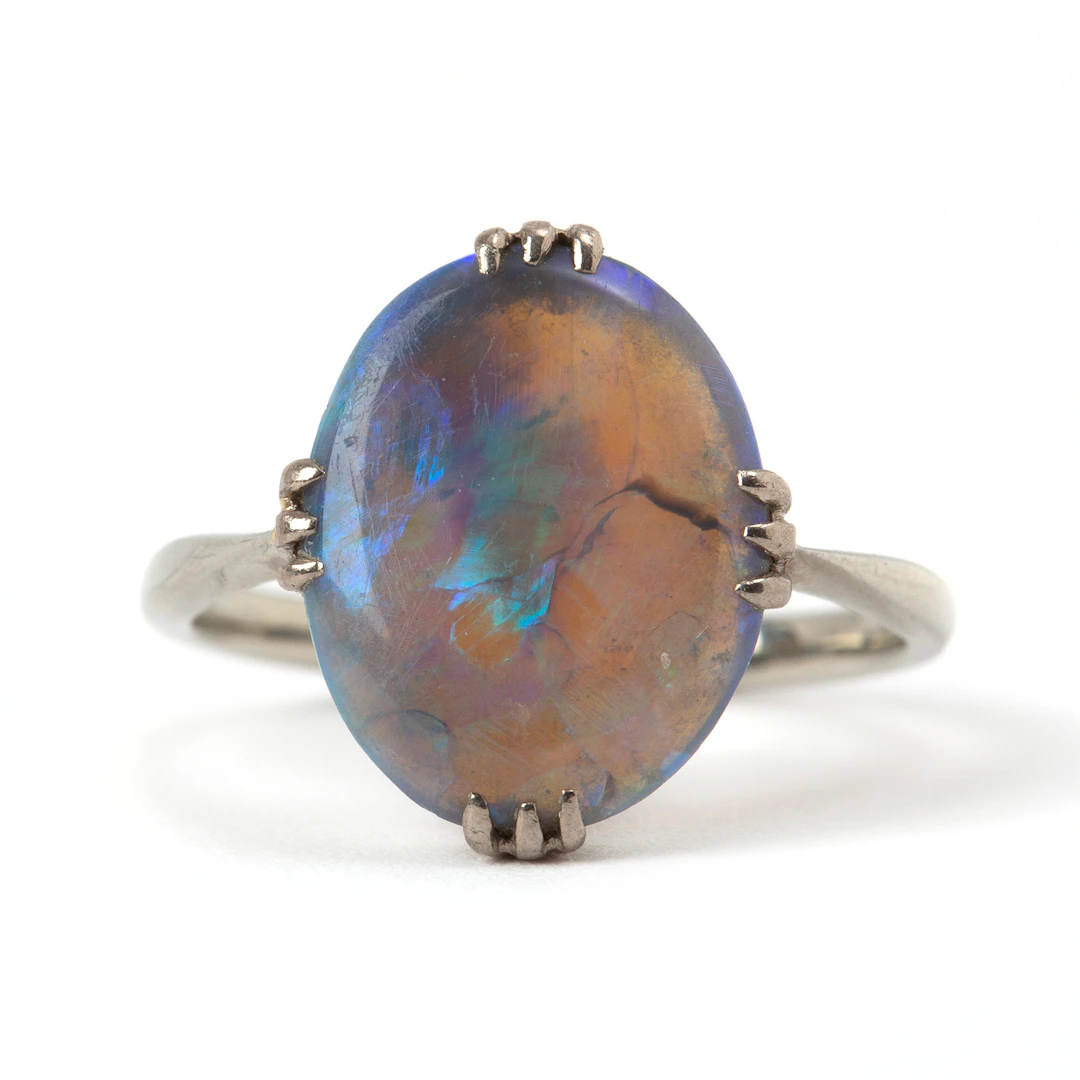 RING, 18K vitguld med opal.