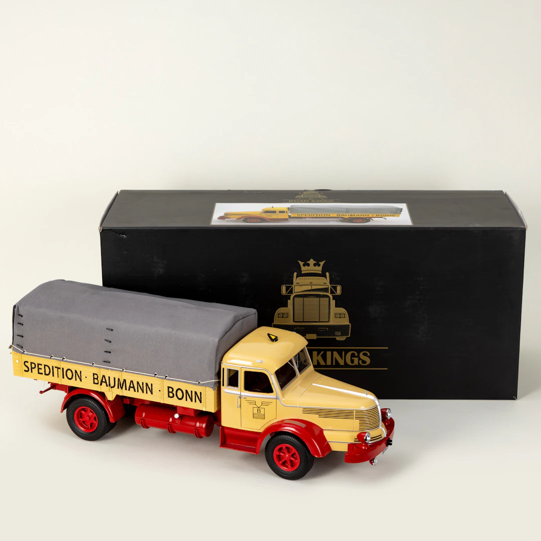 Road Kings, LKW Pritschenplane "Spedition Baumann" in Original Verpackung.