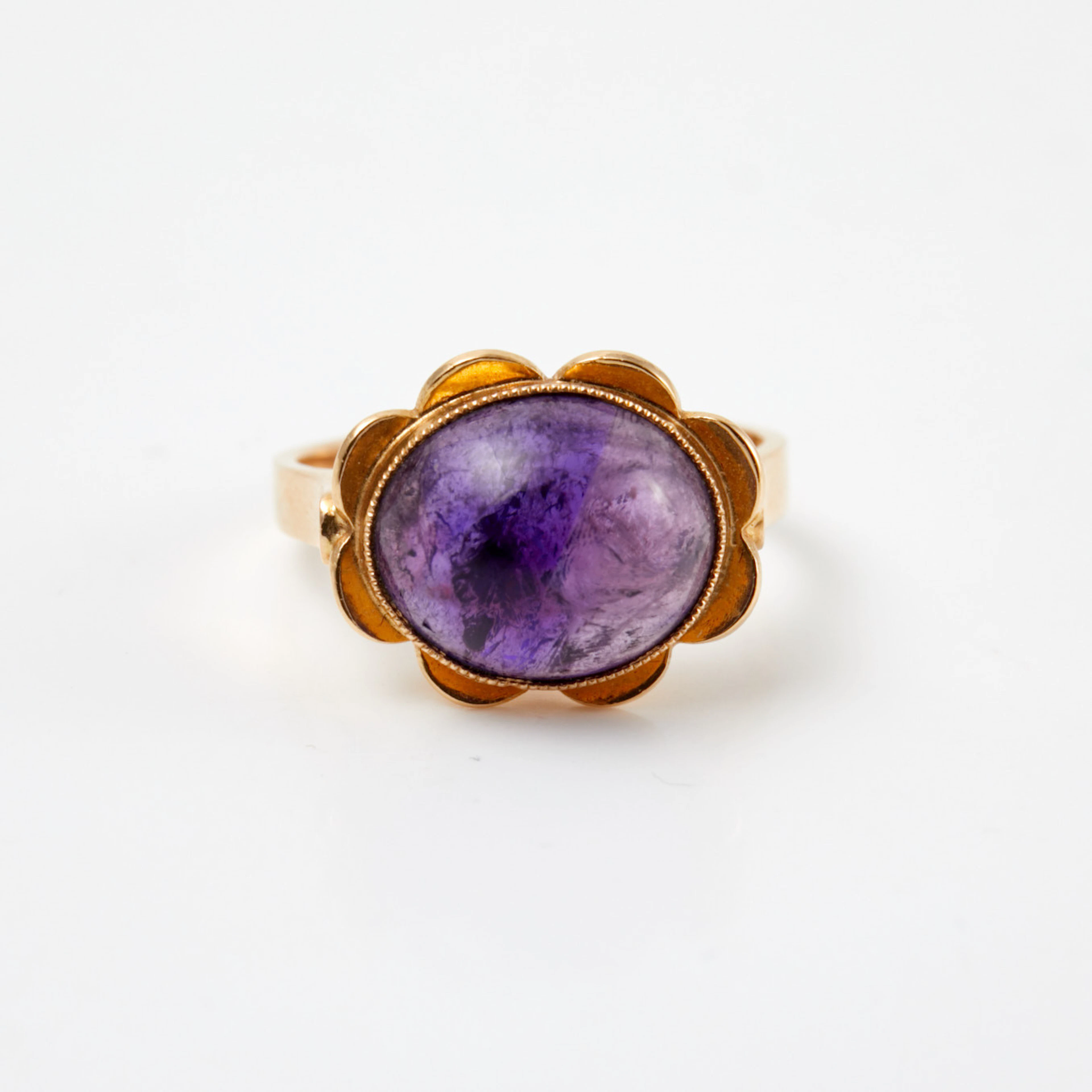 RING, 18 k guld, cabochonslipad ametist, Guldvaruaktiebolaget G. Dahlgren