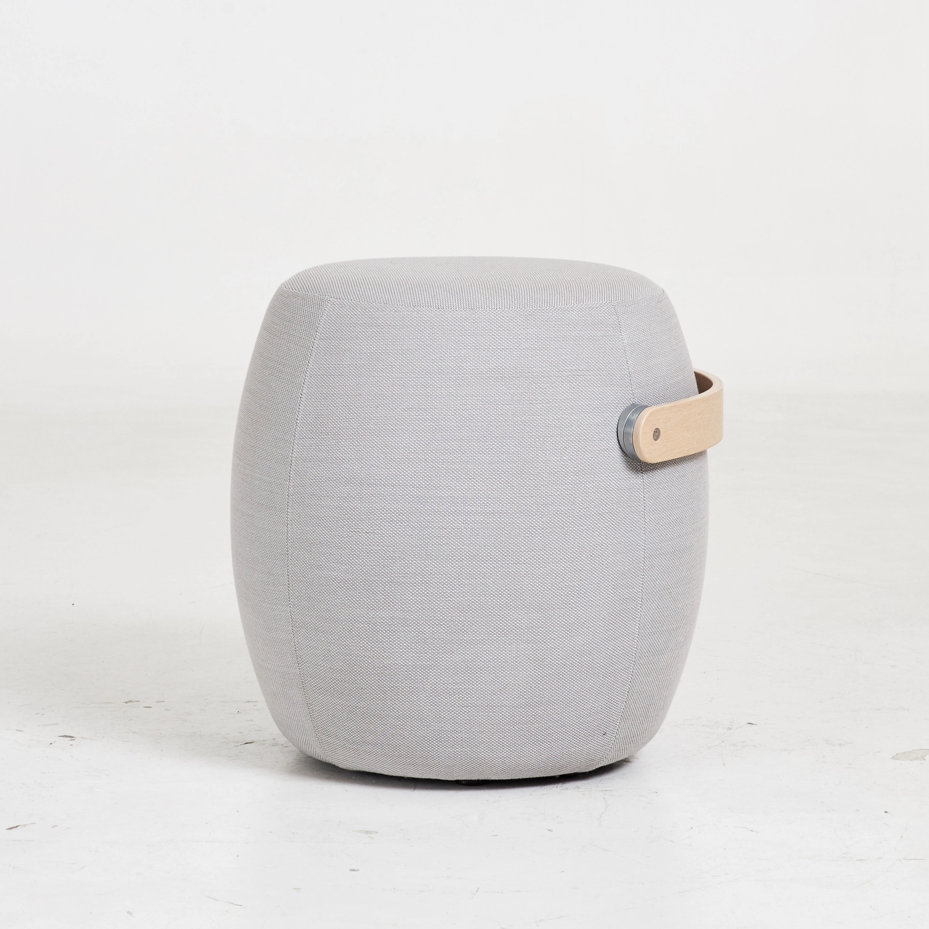 MATTIAS STENBERG. Sittpuff, "Carry on" för Offect, klädd med textil