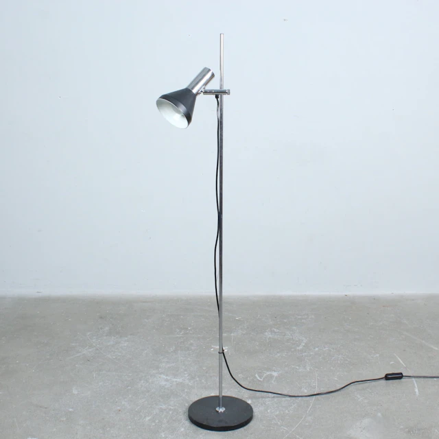Verstellbare Mid-Century Stehlampe aus verchromtem Stahl von Gepo