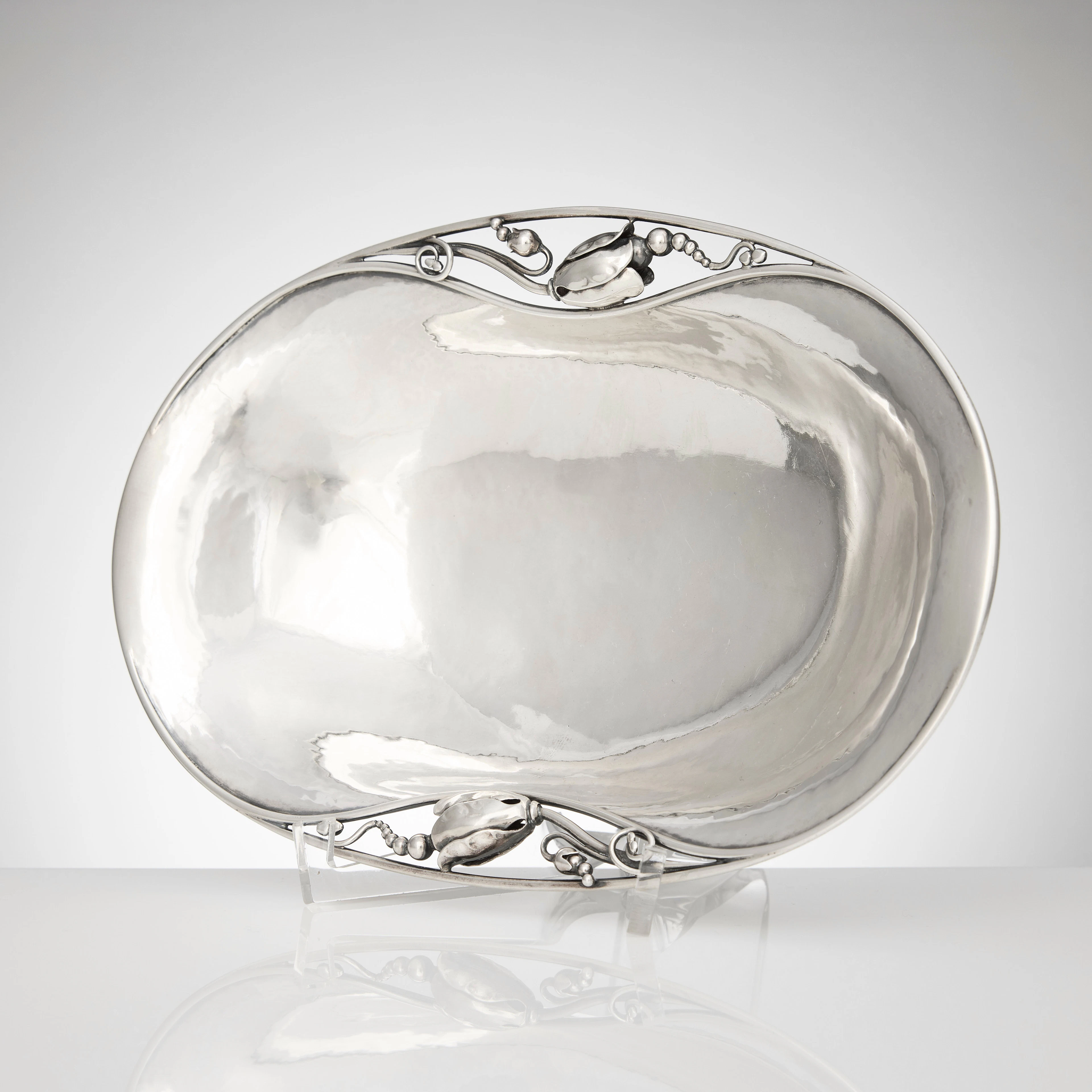 GEORG JENSEN. Skål, silver, Köpenhamn 1918. Design nr 2. "Magnolia".