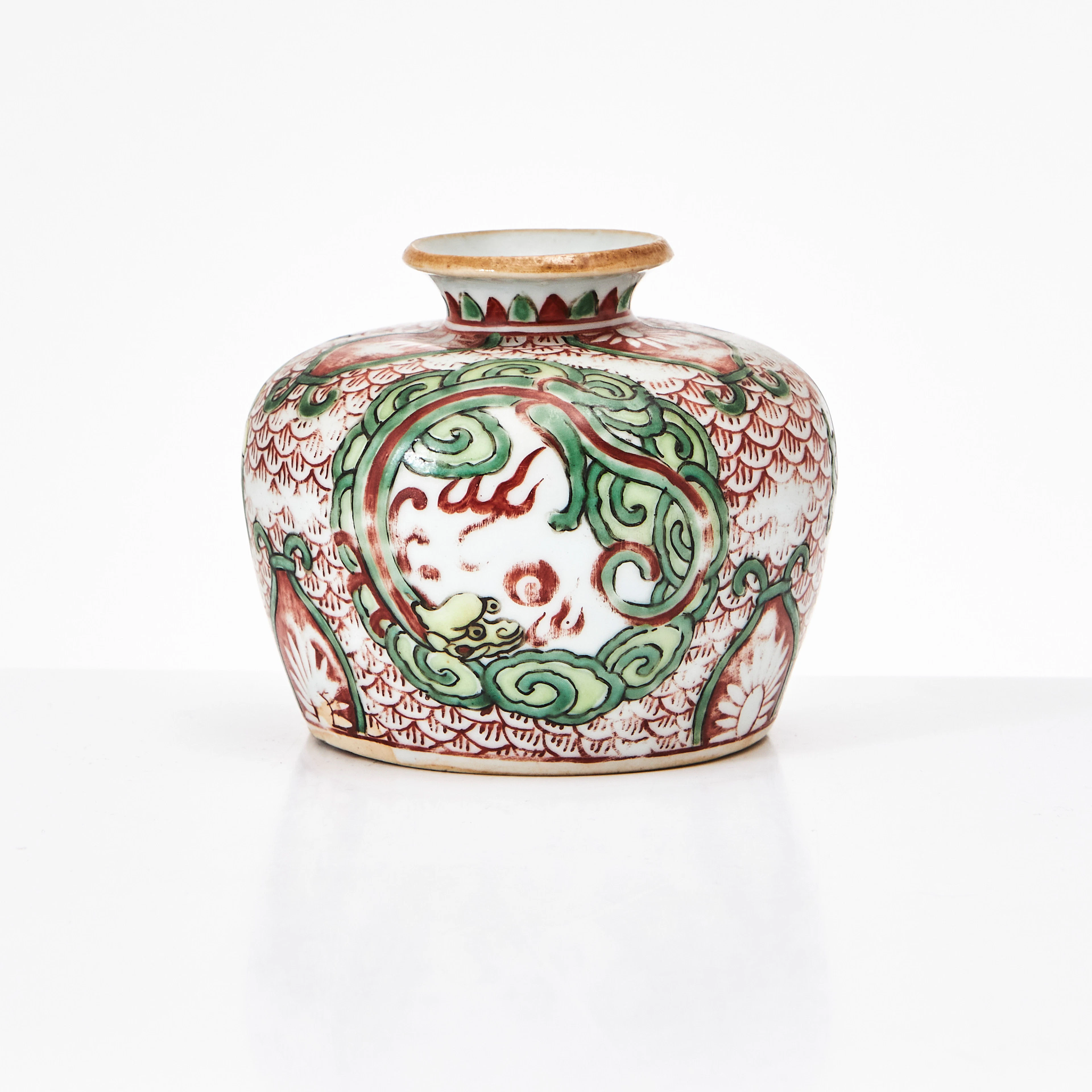 KRUS, porslin, Kina, Transition (1620-1683), Wucai, dekor av reserver
