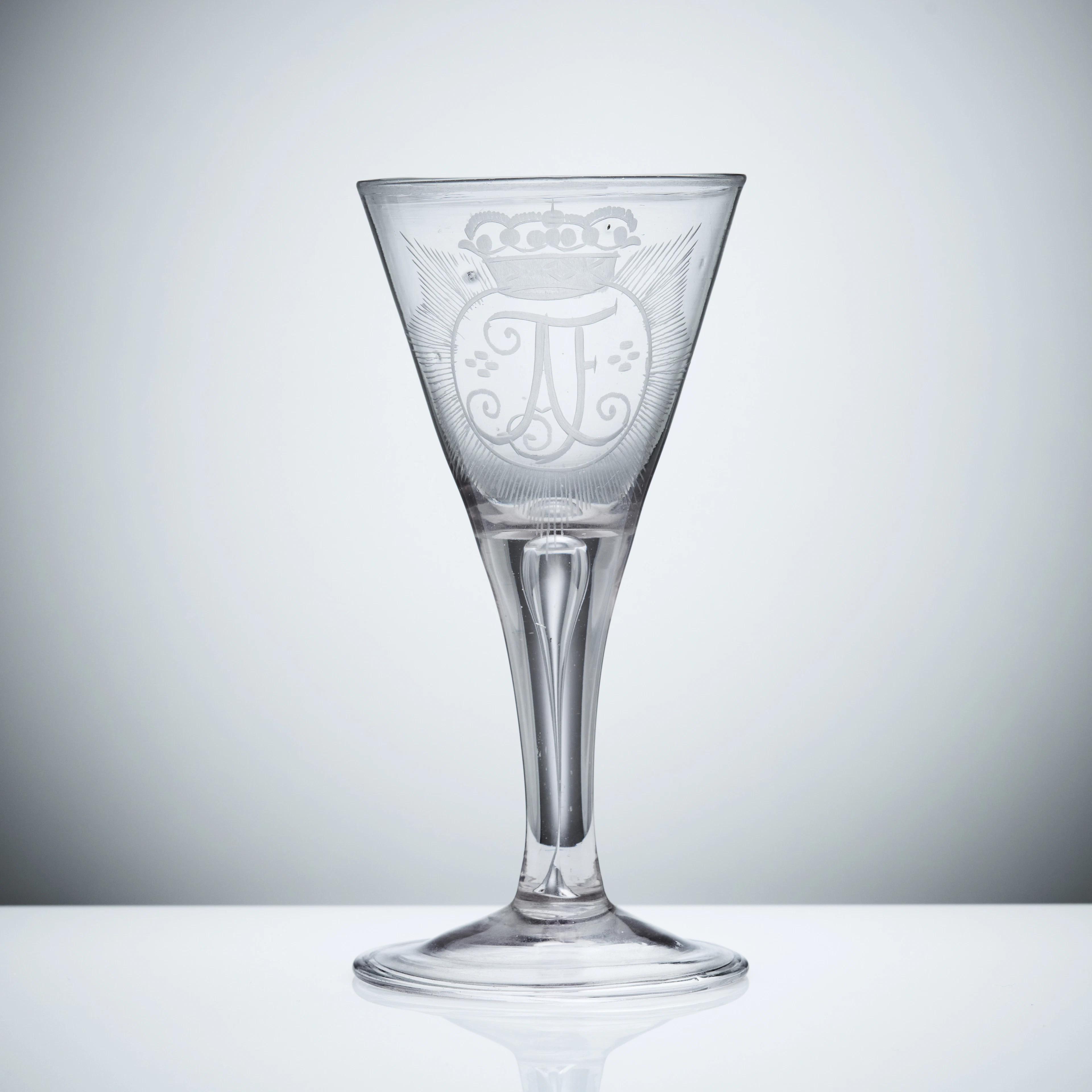 VINGLAS, 1700-tal, sannolikt Kungsholms glasbruk, graverad dekor av