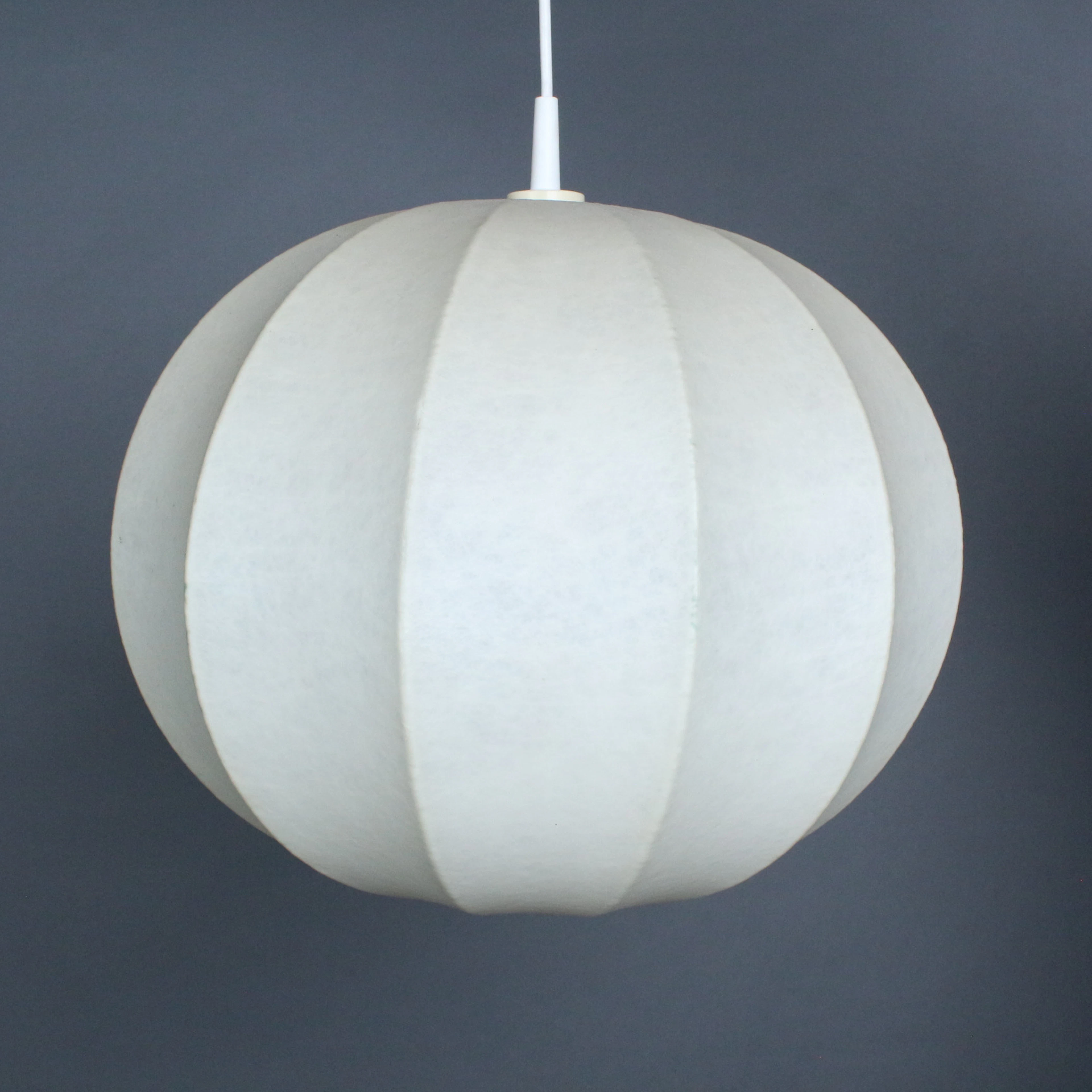 Mid-Century Cocoon-Pendelleuchte aus den 1960er.