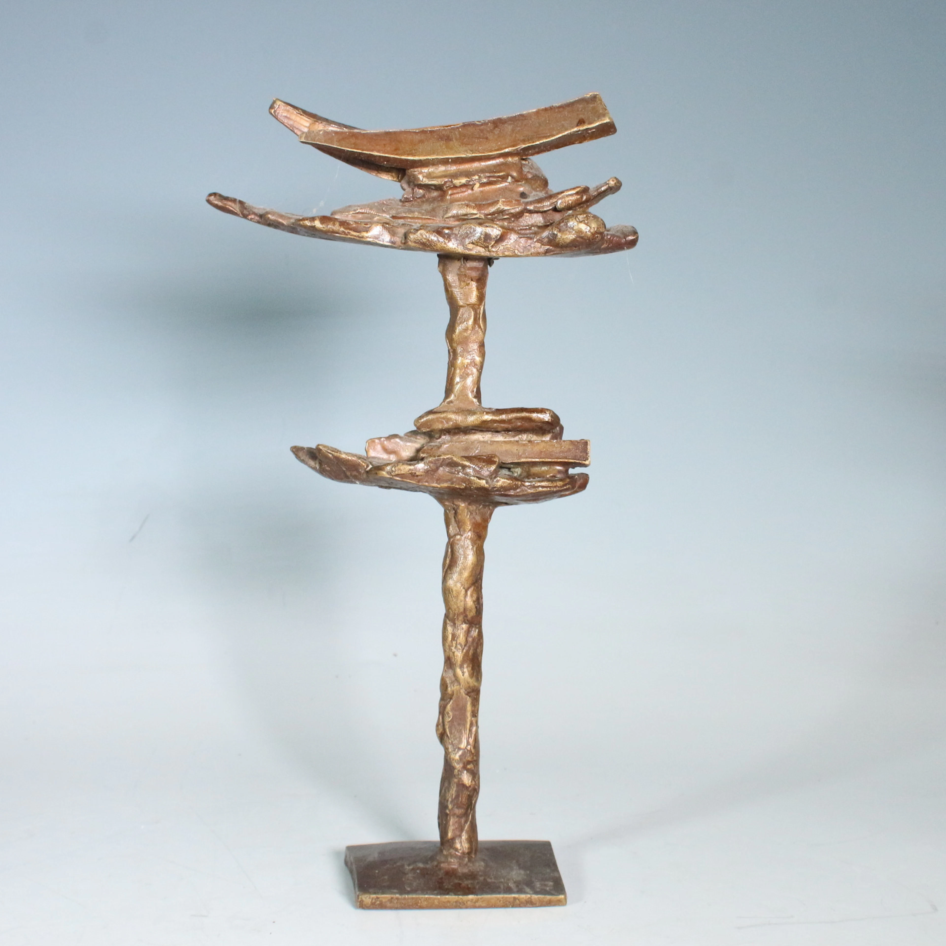 UNBEKANNTER KÜNSTLER. Brutalistische Bronzeskulptur, signiert, '' Th R ''.