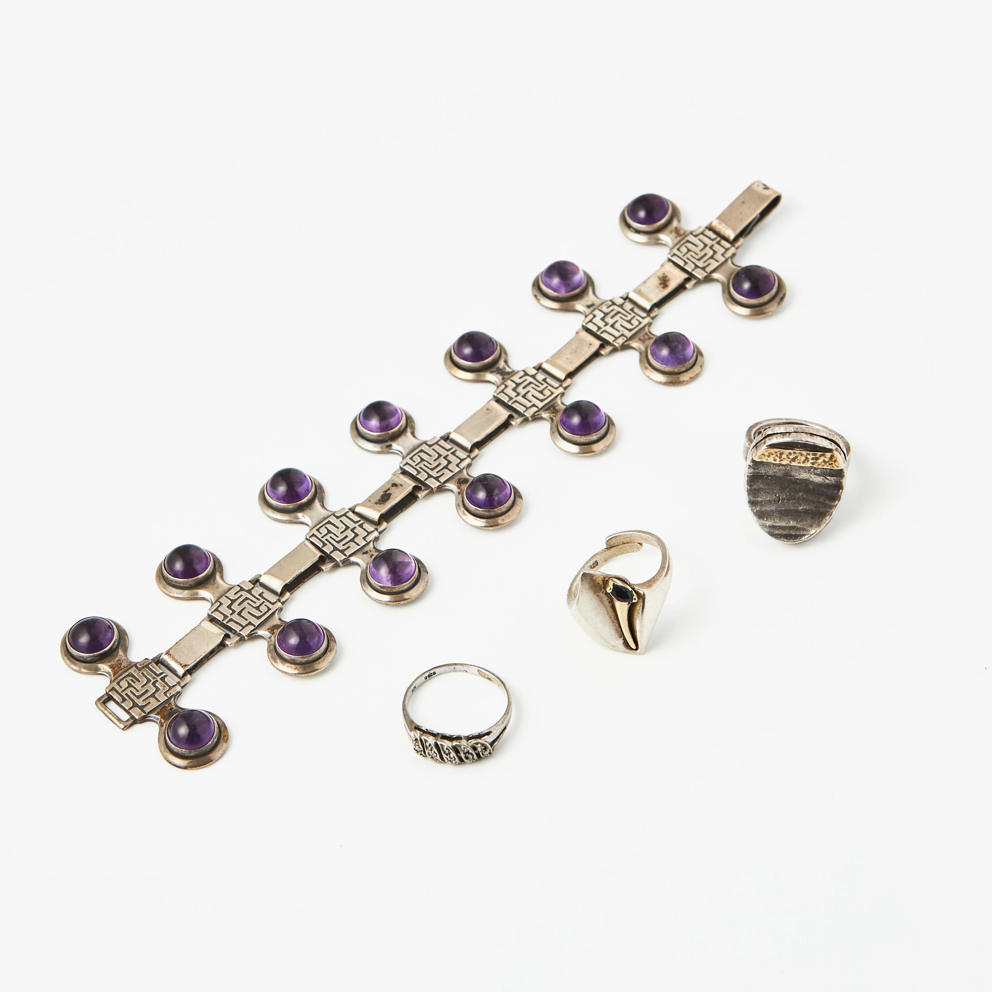 ARMBAND, silver, dekor med cabochonslipade ametister, Arvo Saarela