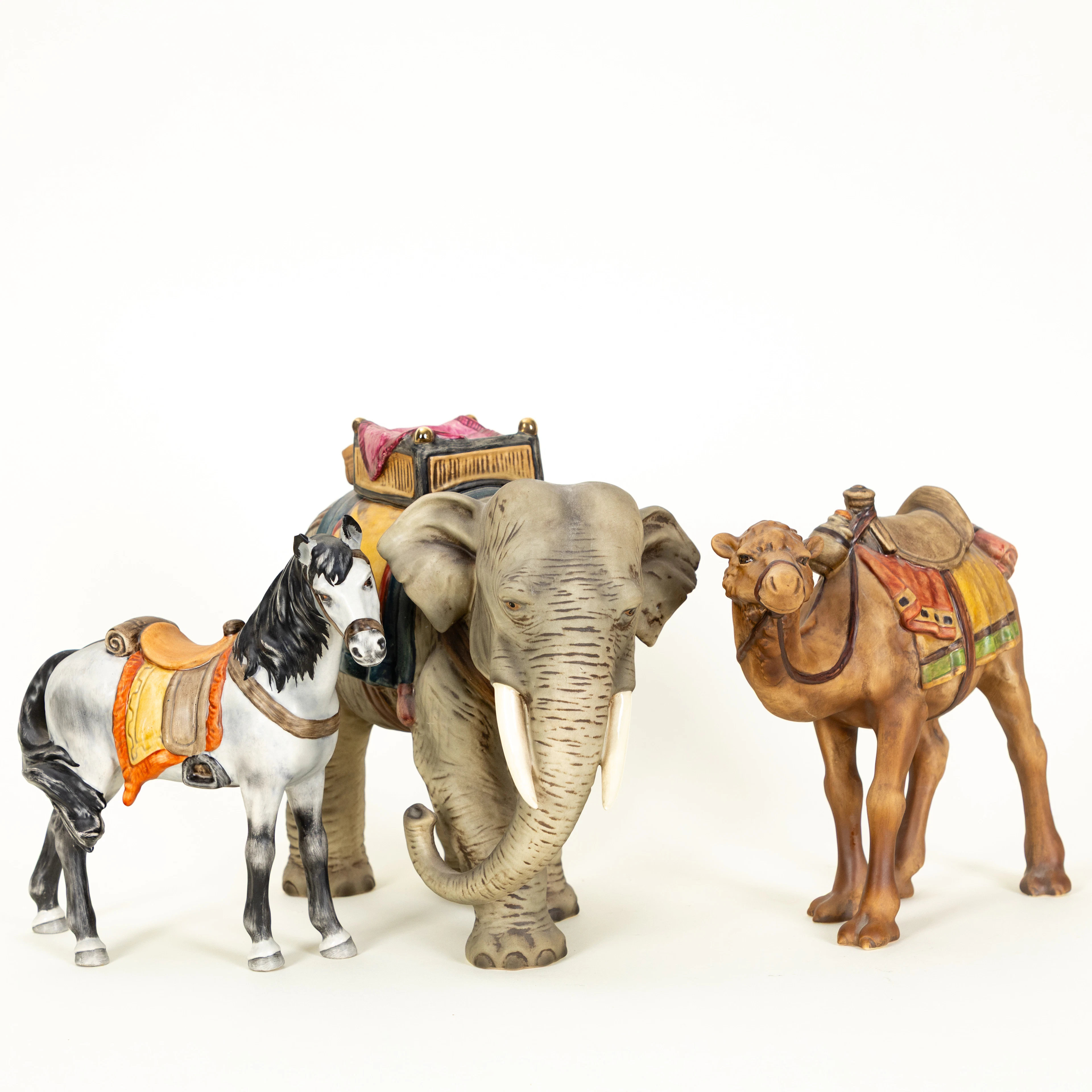 GOEBEL. Großer Elefant, ein Pferd und ein Kamel aus der Serie ´Die