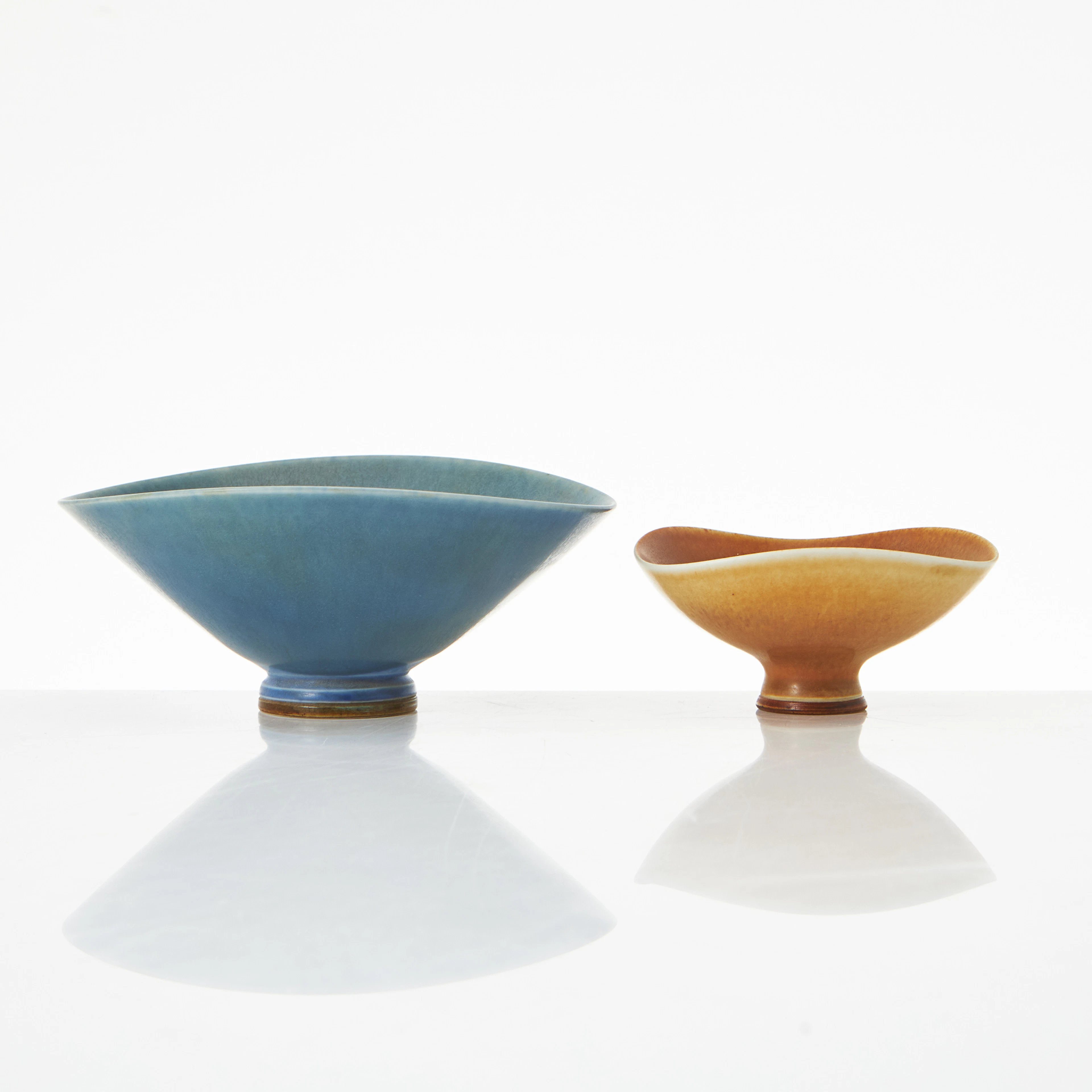 BERNDT FRIBERG. (Sverige, 1899–1981). Skålar, 2 st, stengods, 1964