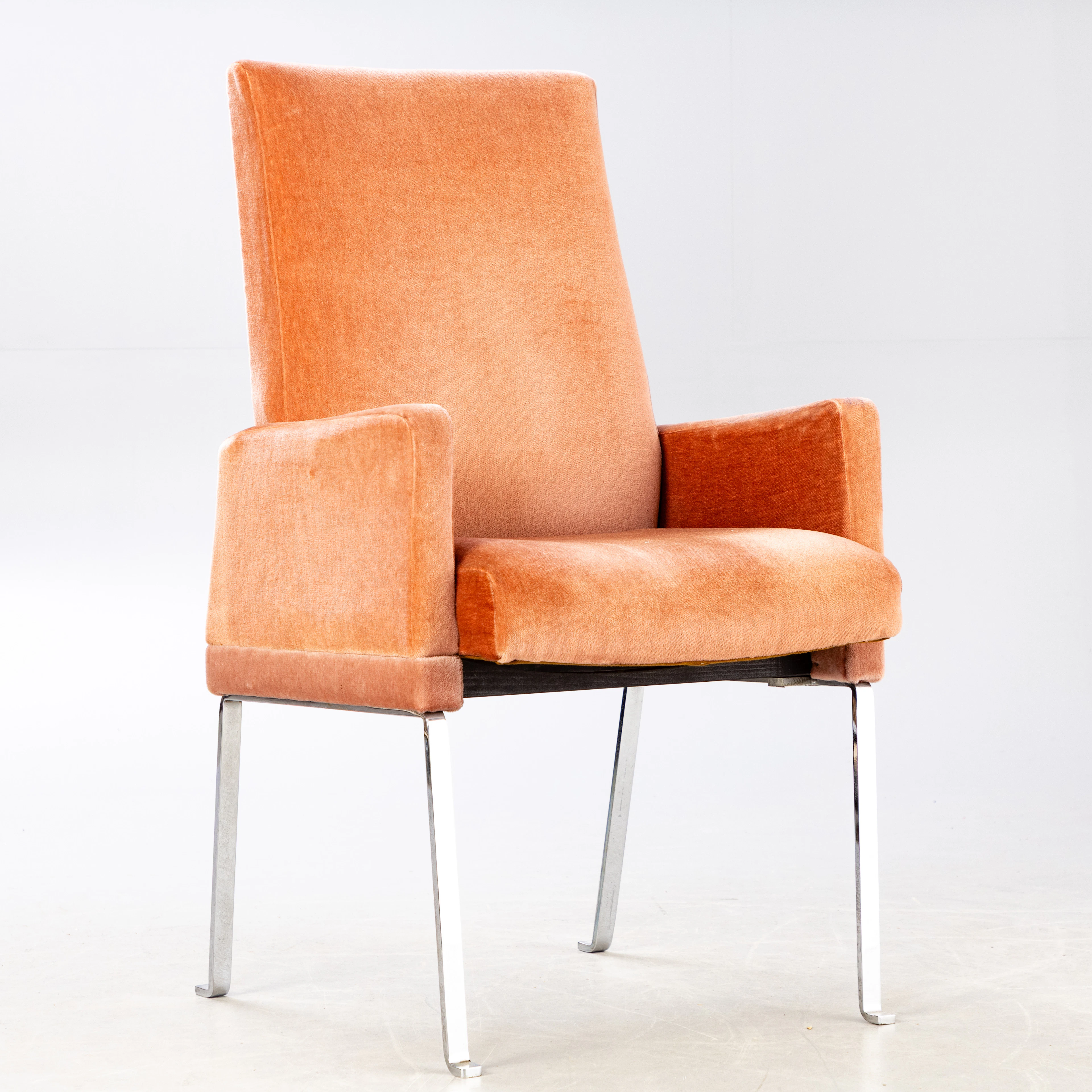 Hochlehner Sessel mit Flachstahlgestell, 1970er Jahre.