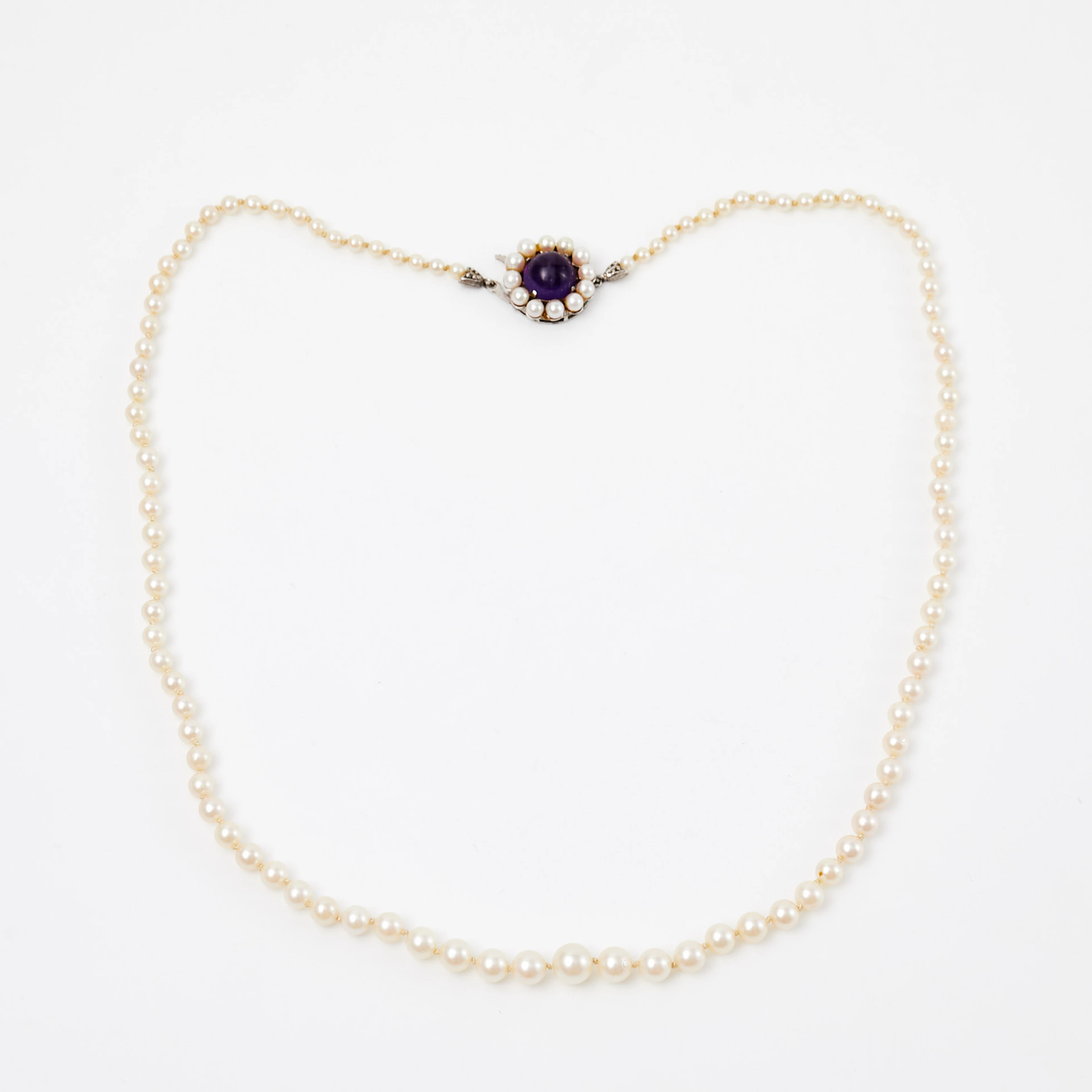 PÄRLHALSBAND, odlade saltvattenspärlor, ca 3-6 mm, lås i silver med