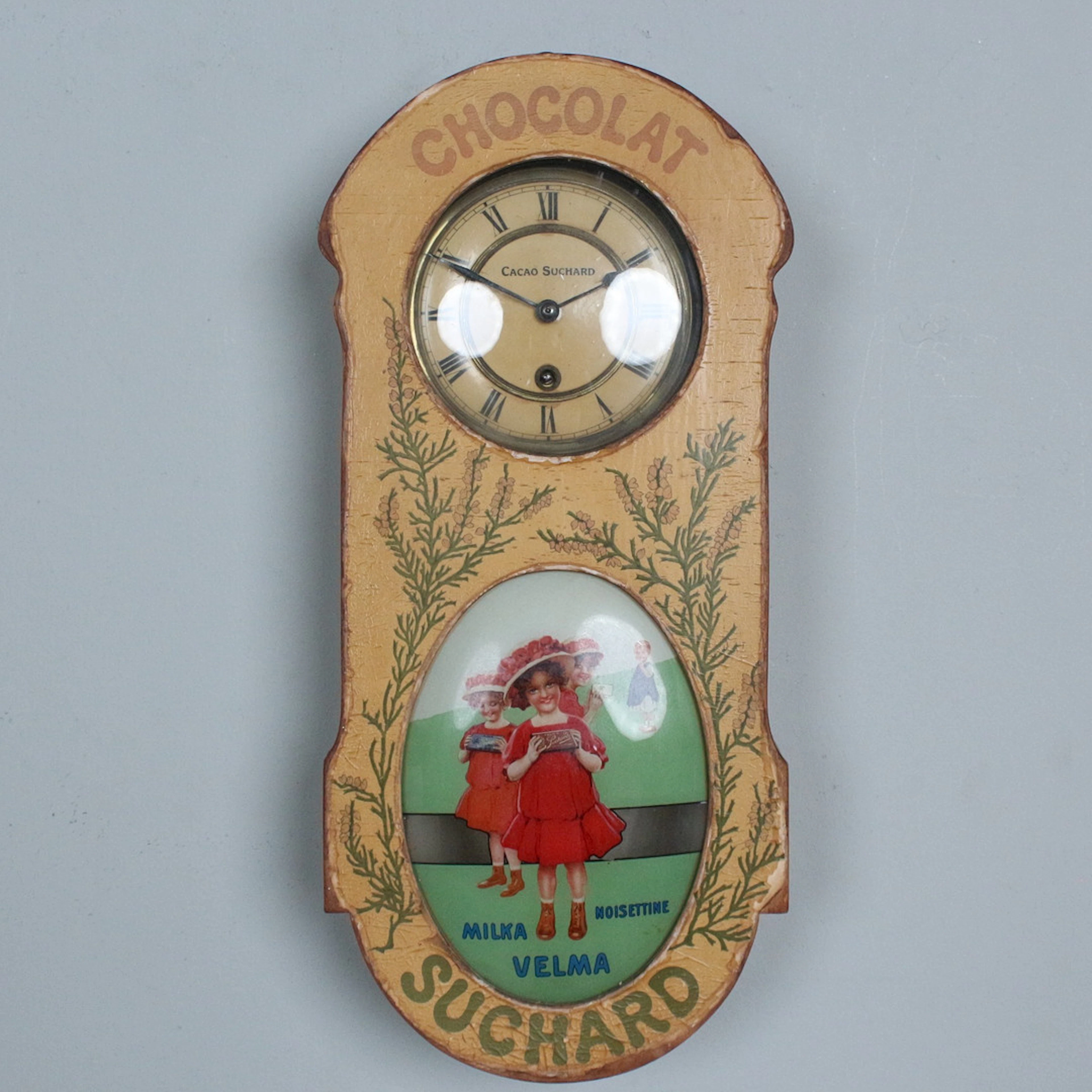 JUNGHANS. Wanduhr für Suchard Schokolade, Junghans, Schramberg, um 1910.