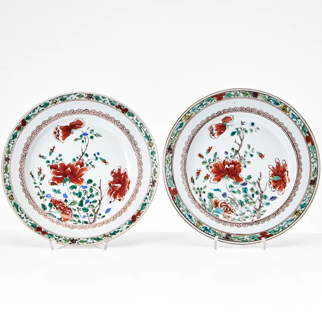 TALLRIKAR, ett par, porslin, Kina, Kangxi (1662-1722), famille verte