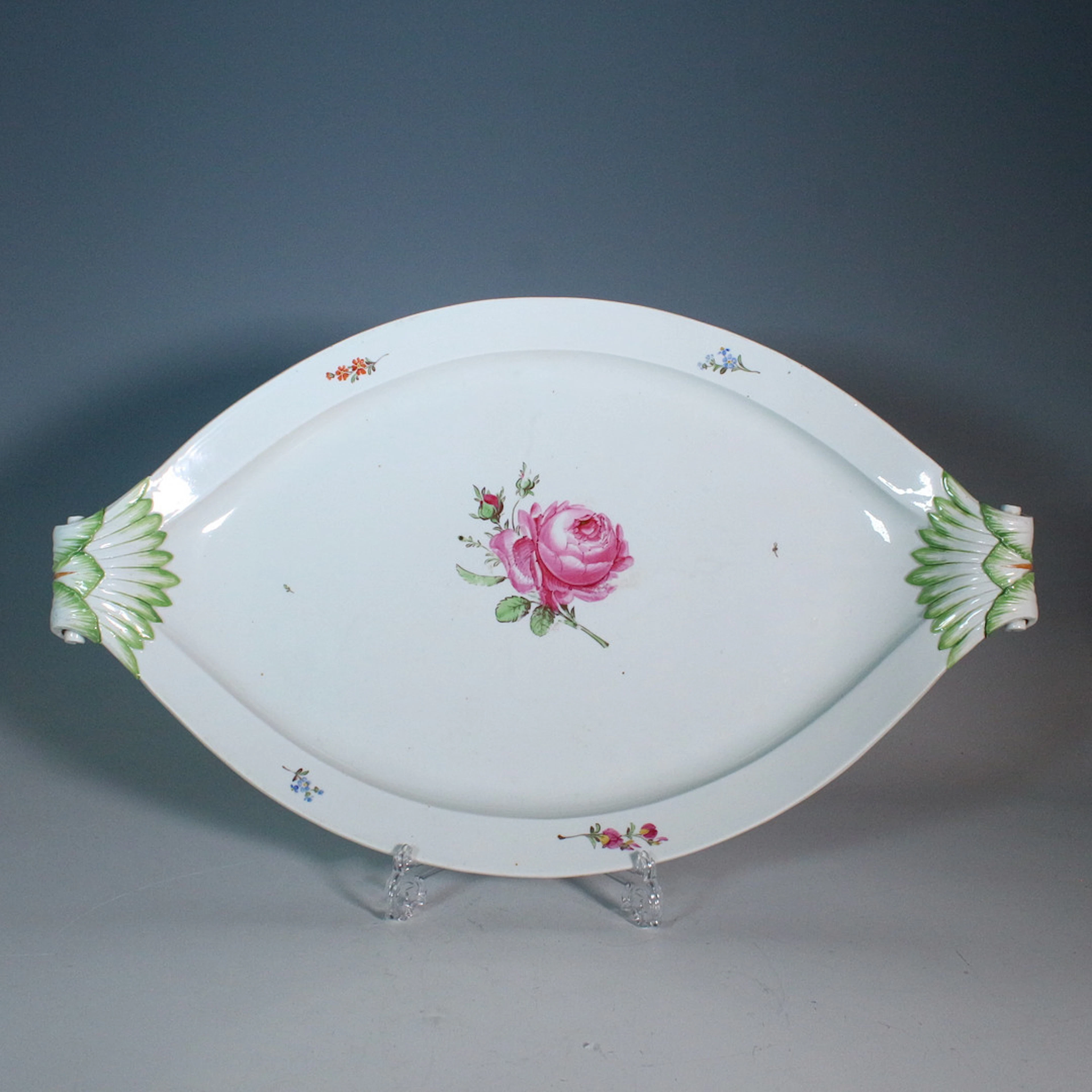 MEISSEN. Servierschale, '' Rote Rose '' um 1814.