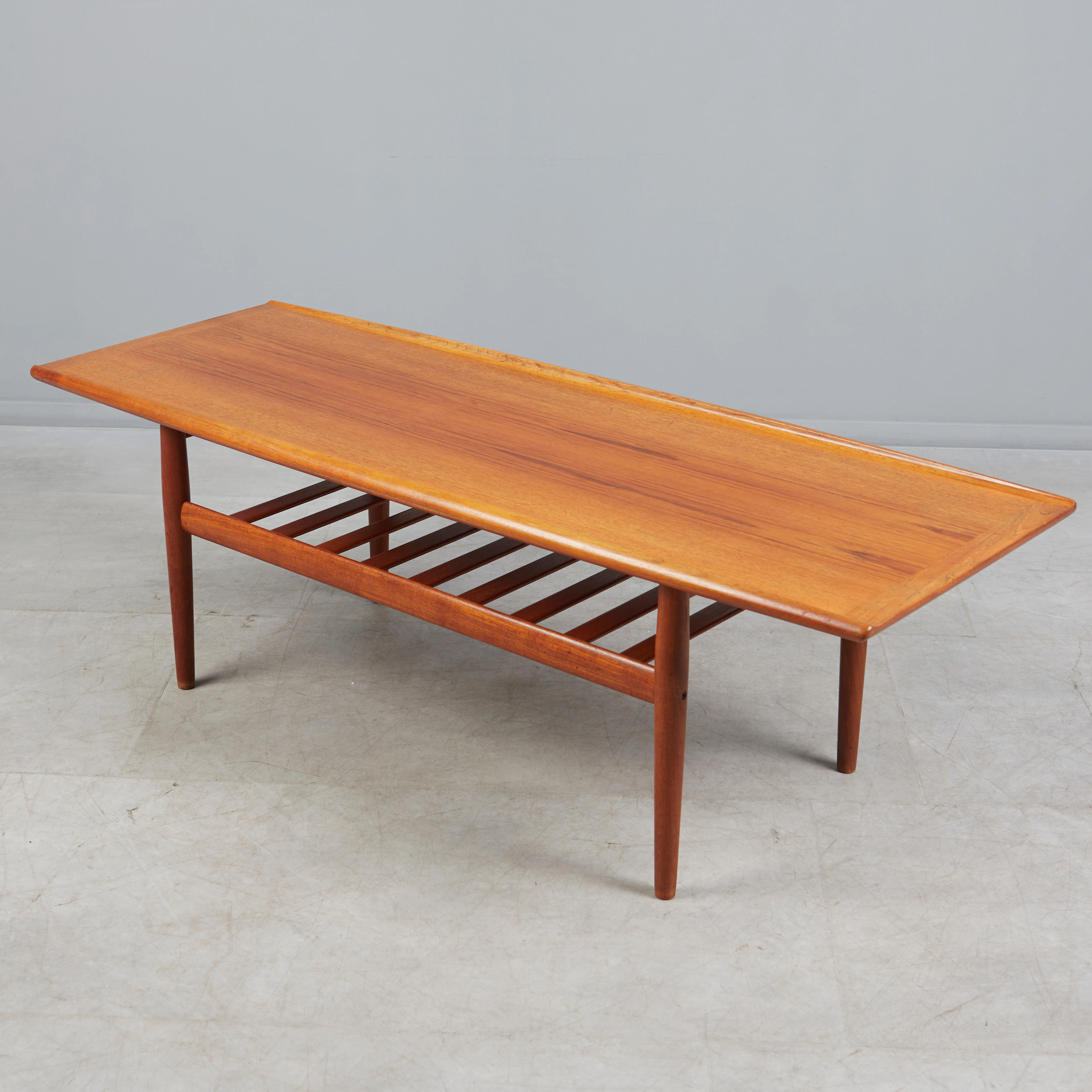 GRETE JALK. IM STIL VON. Couchtisch, Teak, Dänemark, 1950/60er Jahre.
