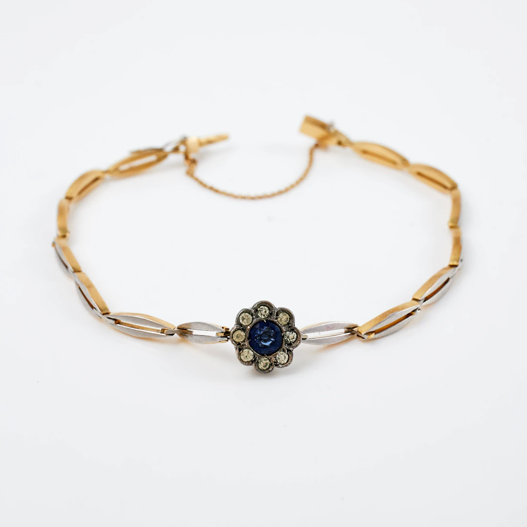 ARMBAND, 18 k guld/platina, tidigt 1900-tal, fasettslipat blått samt