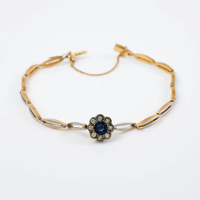 ARMBAND, 18 k guld/platina, tidigt 1900-tal, fasettslipat blått samt