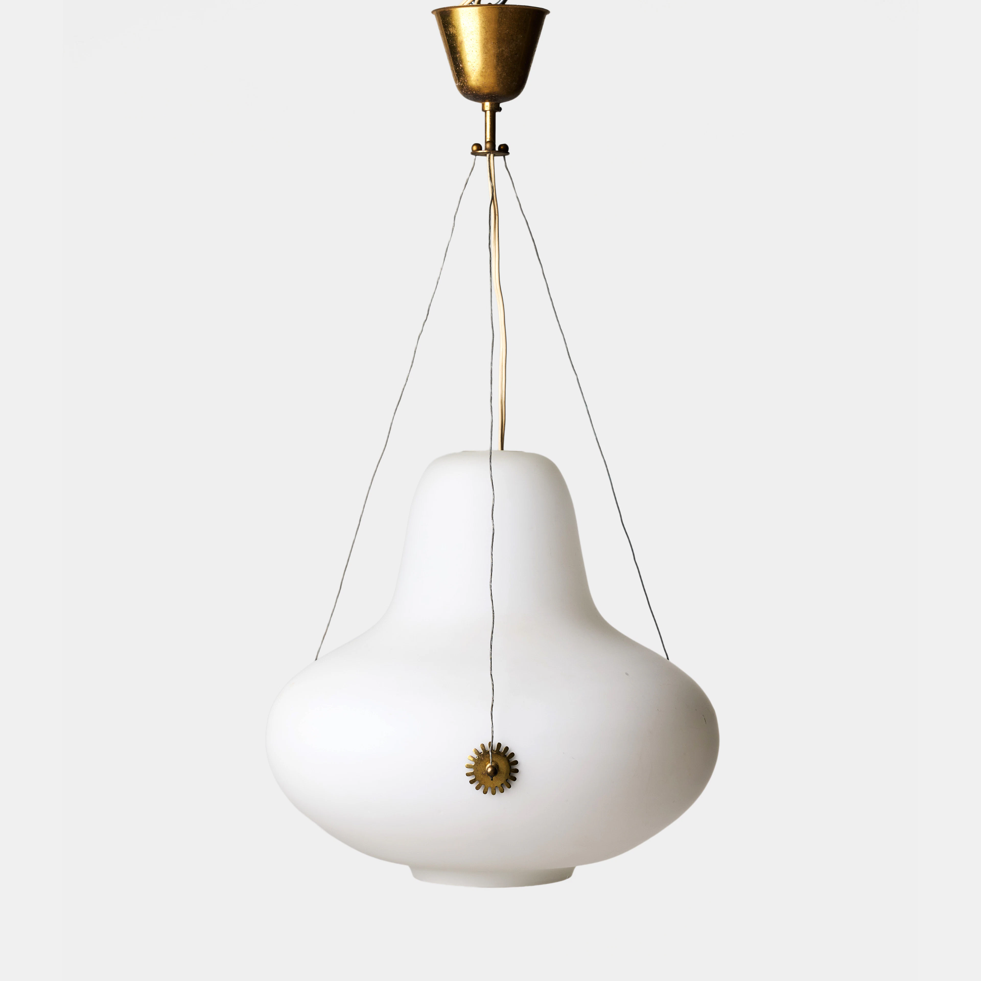 CARL AXEL ACKING. Taklampa, 1940/50-tal, Swedish Modern, mässing och glas.