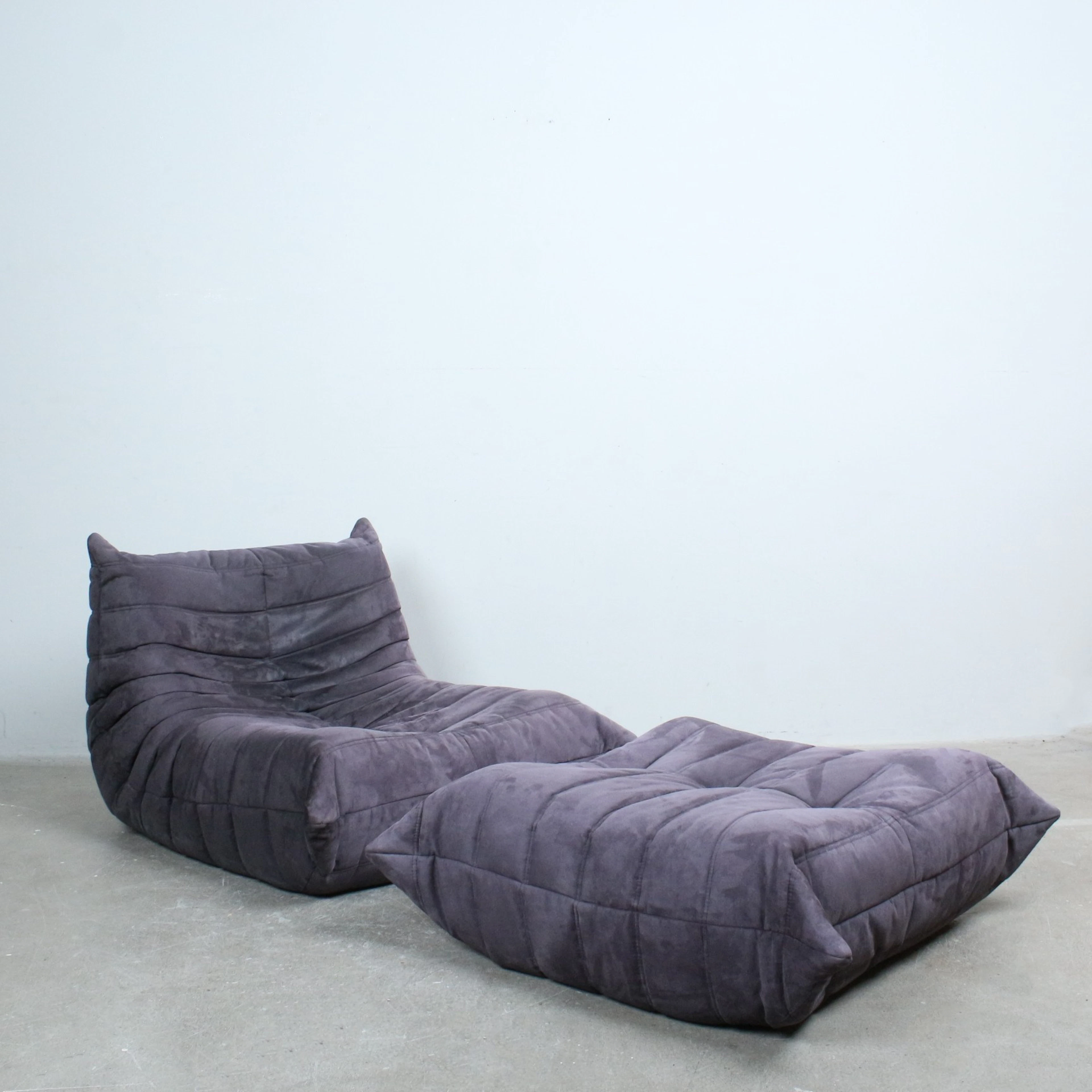 MICHEL DUCAROY. für Ligne Roset, Sessel mit Ottomane, Alcantara, Anfang 2000er.