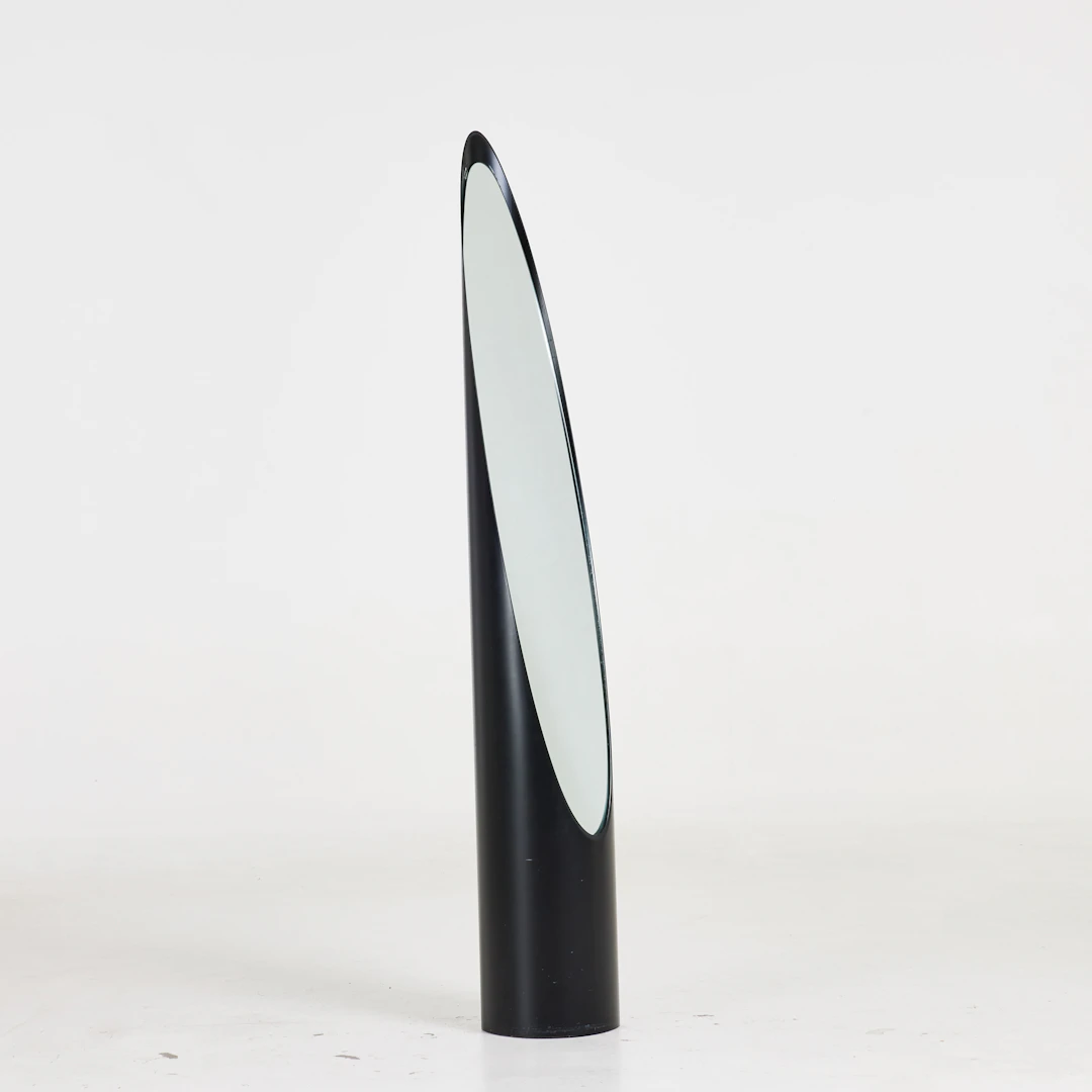 RODOLFO BONETTO. Golvspegel, "Unghia", stomme av PVC-plast, Italien, 1970-tal.