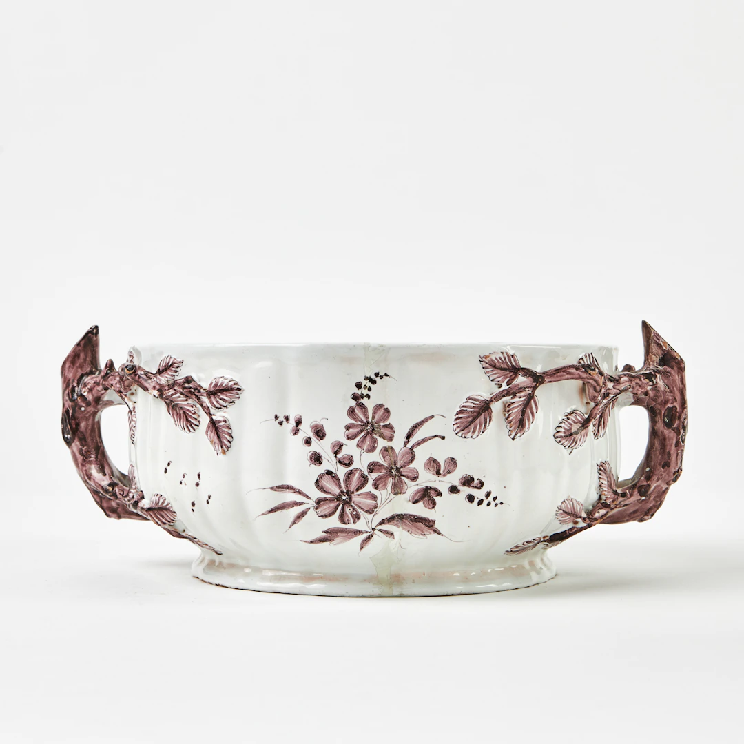 KAROTT, fajans, Frankrike, troligen Lunéville, 1700-tal, rund form