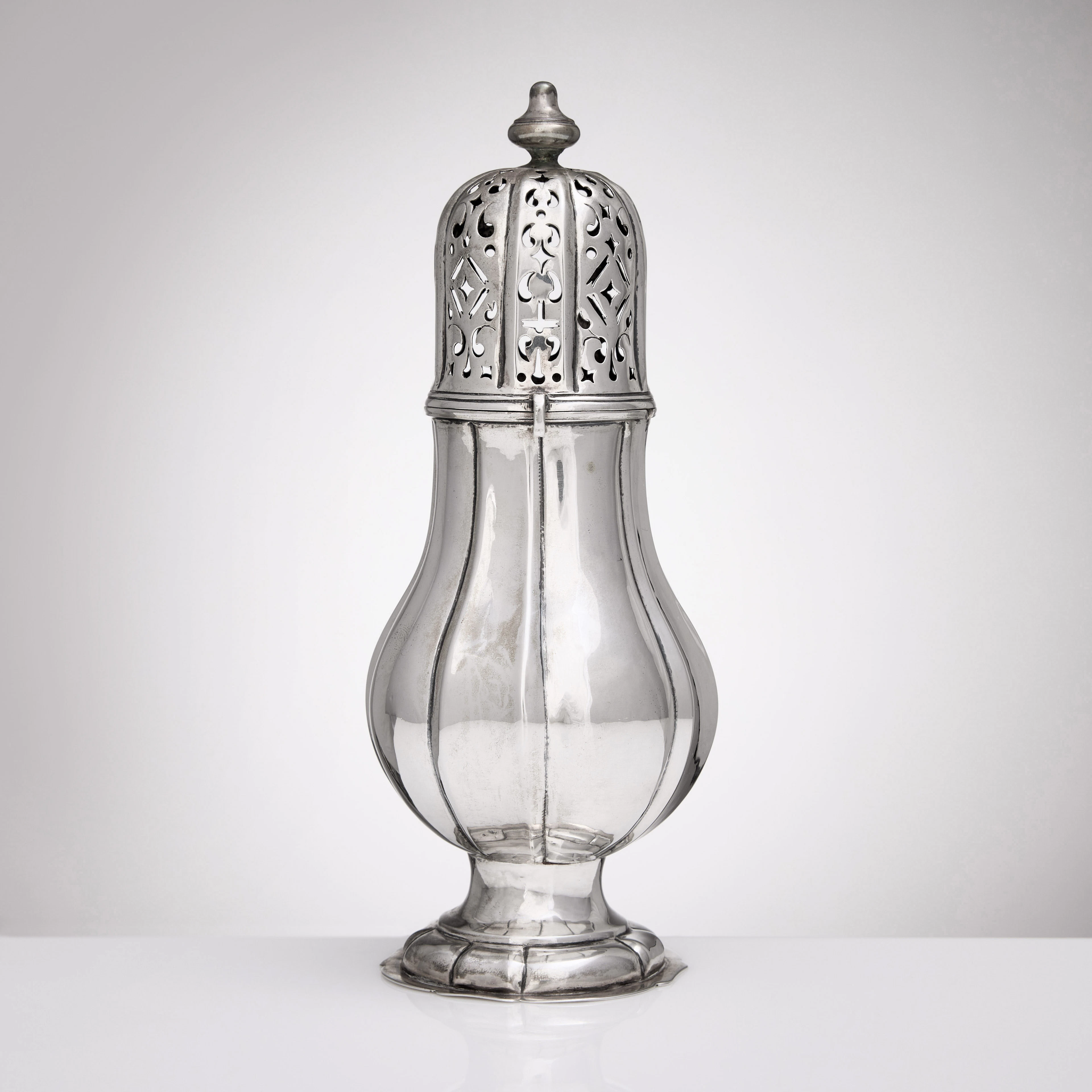 JENS OLSEN FØRSLEV. Sockerbössa, silver, Köpenhamn 1738. Senbarock.