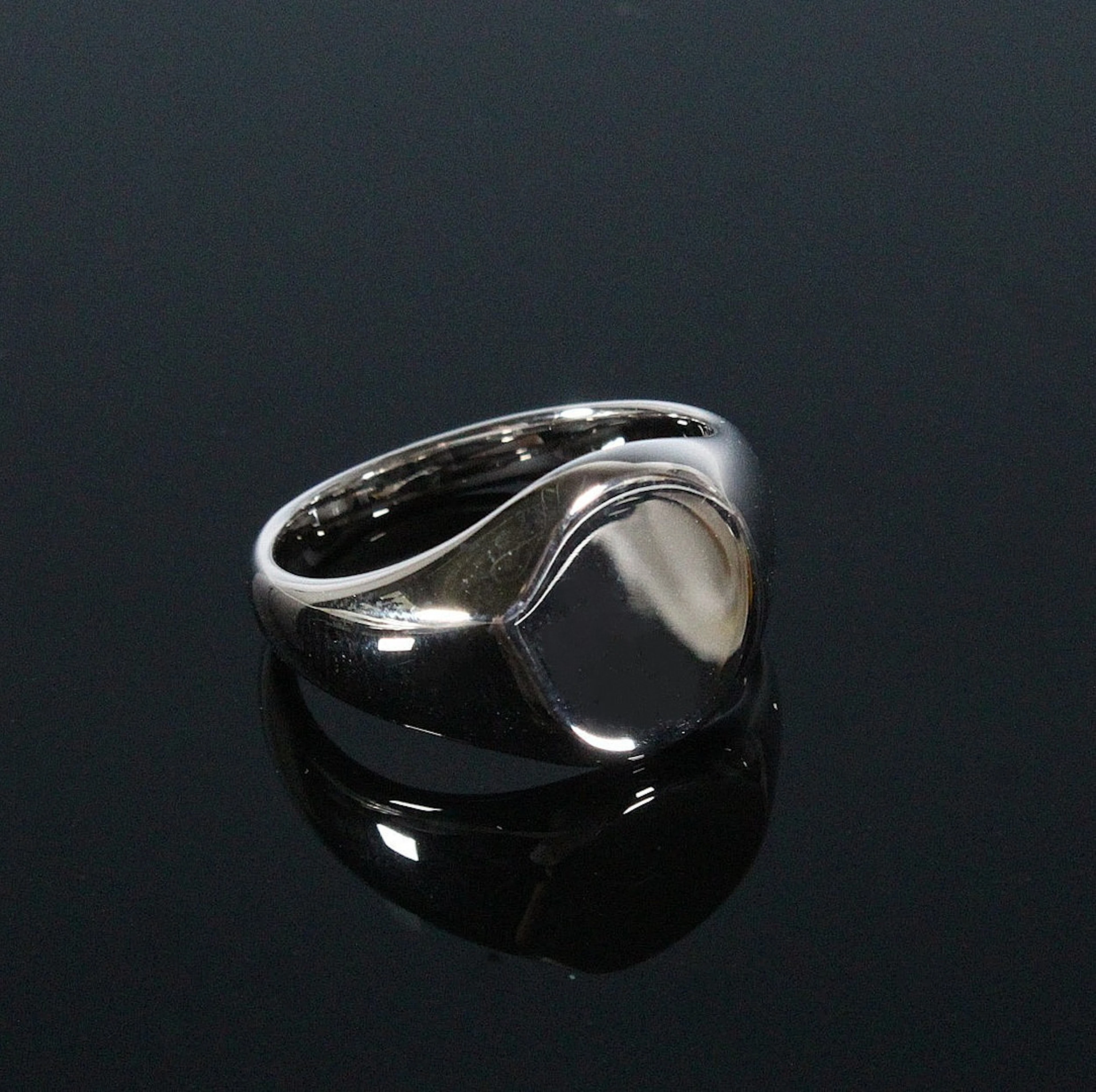 MERALIN JEWELRY. Statement-Ring aus 925/-Sterlingsilber, Größe 54, rhodiniert.