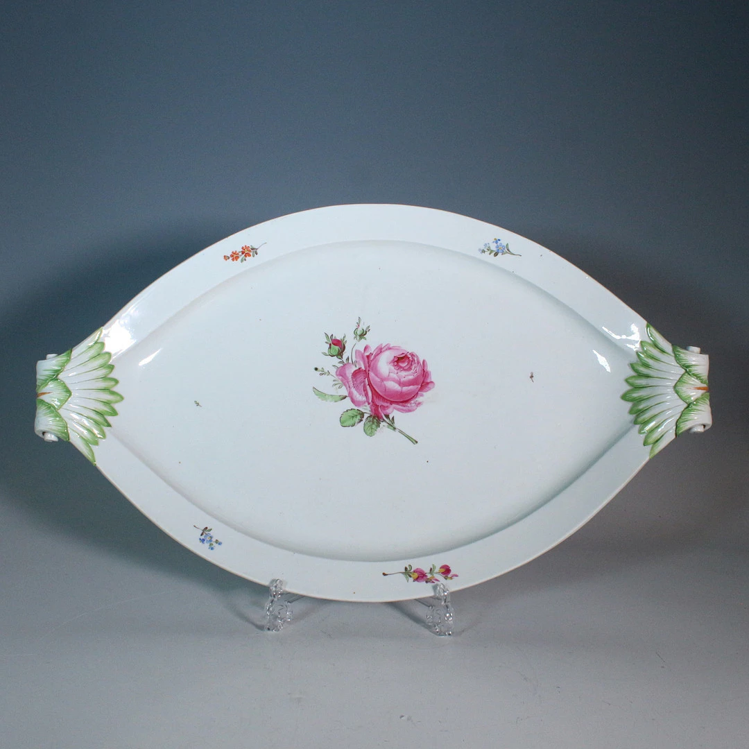 MEISSEN. Servierschale, '' Rote Rose '' um 1814.