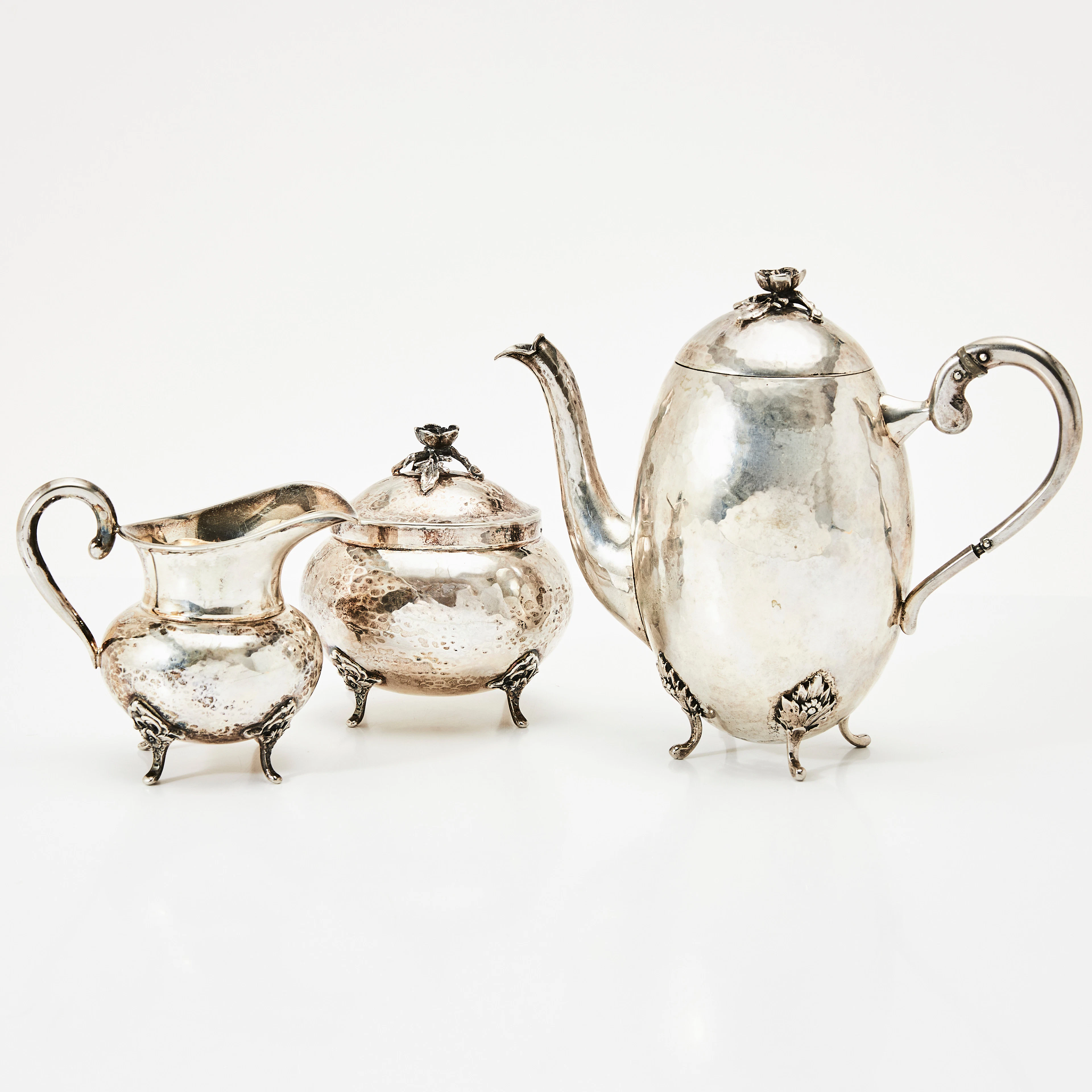 KAFFESERVIS, 3 dlr., silver, Svenska kontrollstämplar, hamrad dekor.