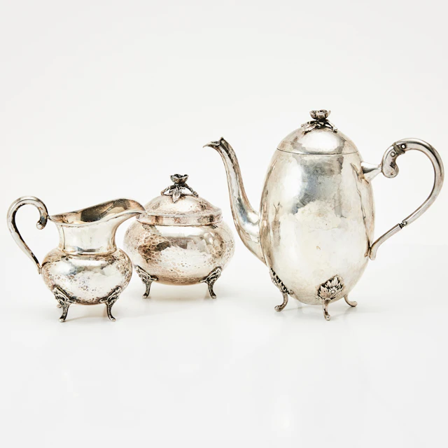 KAFFESERVIS, 3 dlr., silver, Svenska kontrollstämplar, hamrad dekor.