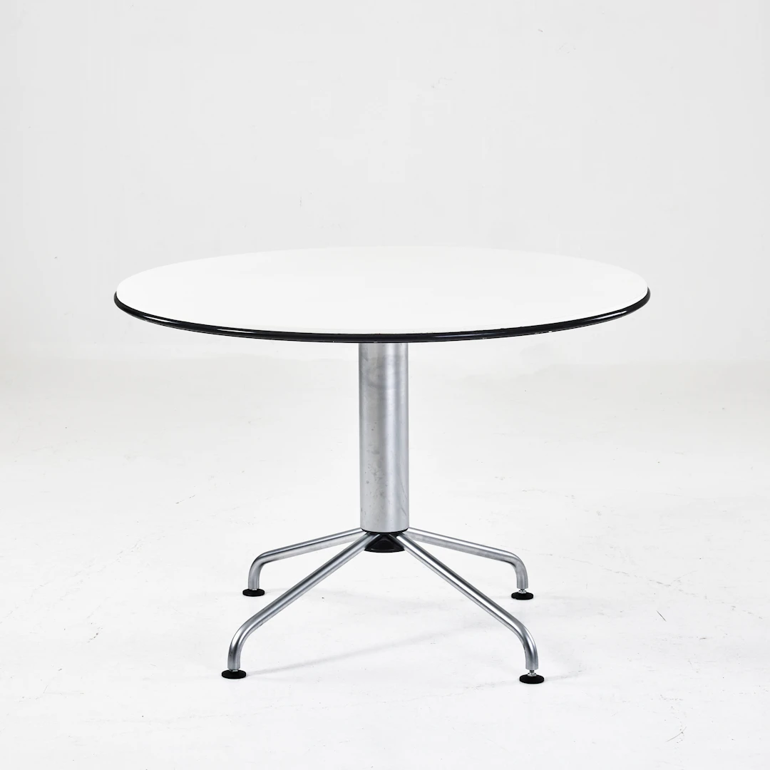 VICO MAGISTRETTI for Fritz Hansen, runt matbord, model VM162, 2000.