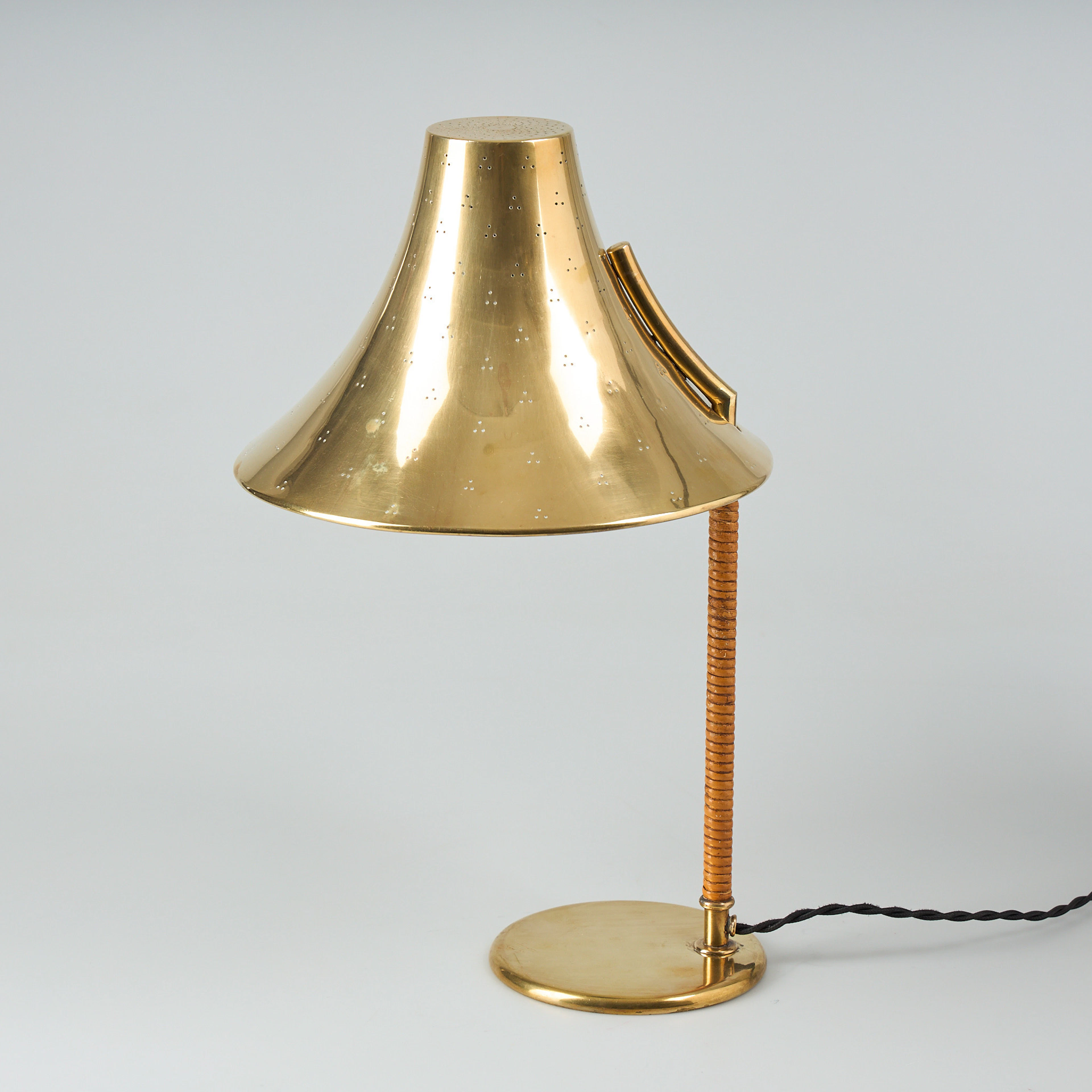 PAAVO TYNELL. BORDSLAMPA, modell 9208. Taito Oy, 1940-tal.