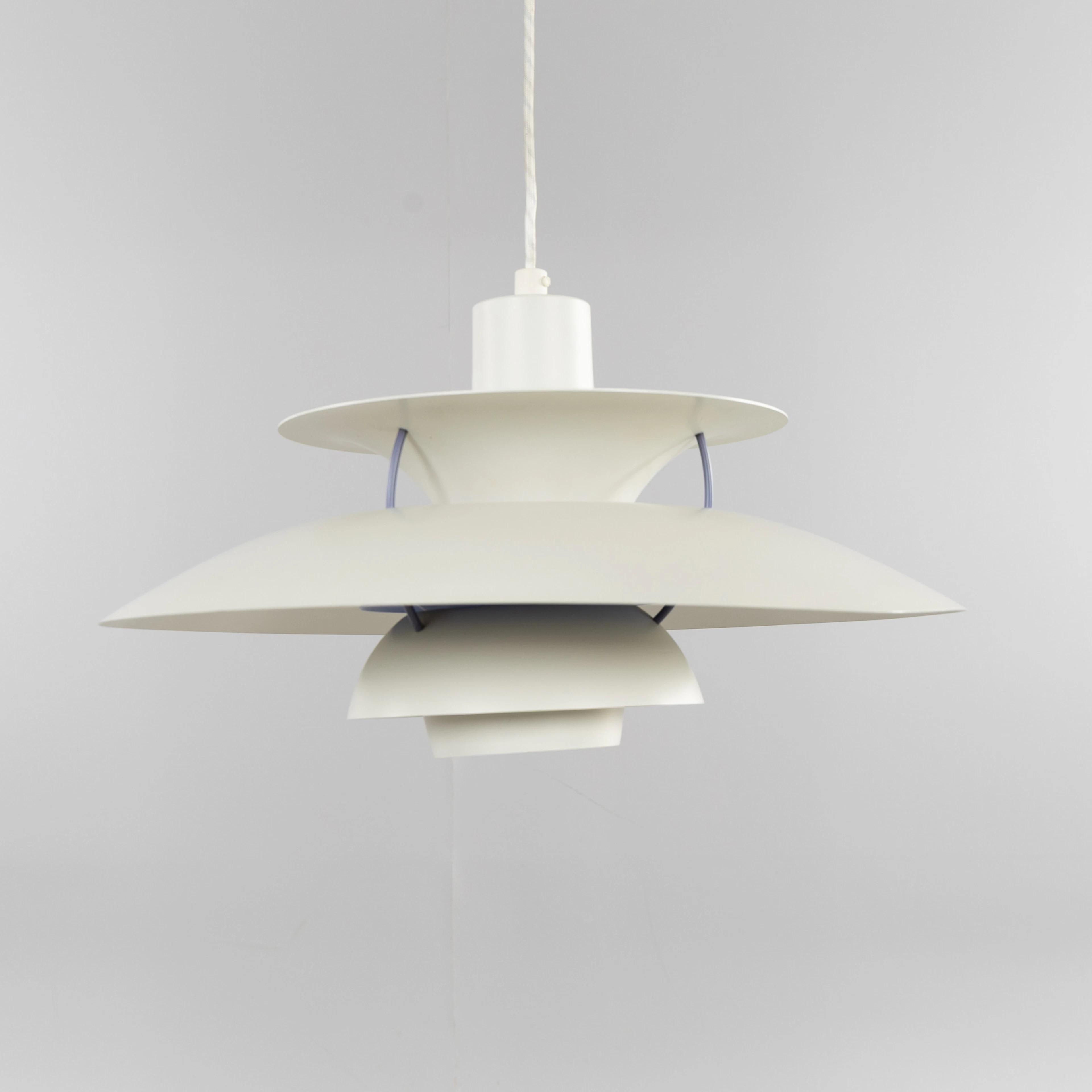 POUL HENNINGSEN. Taklampa, "PH-5", Louis Poulsen, Danmark.