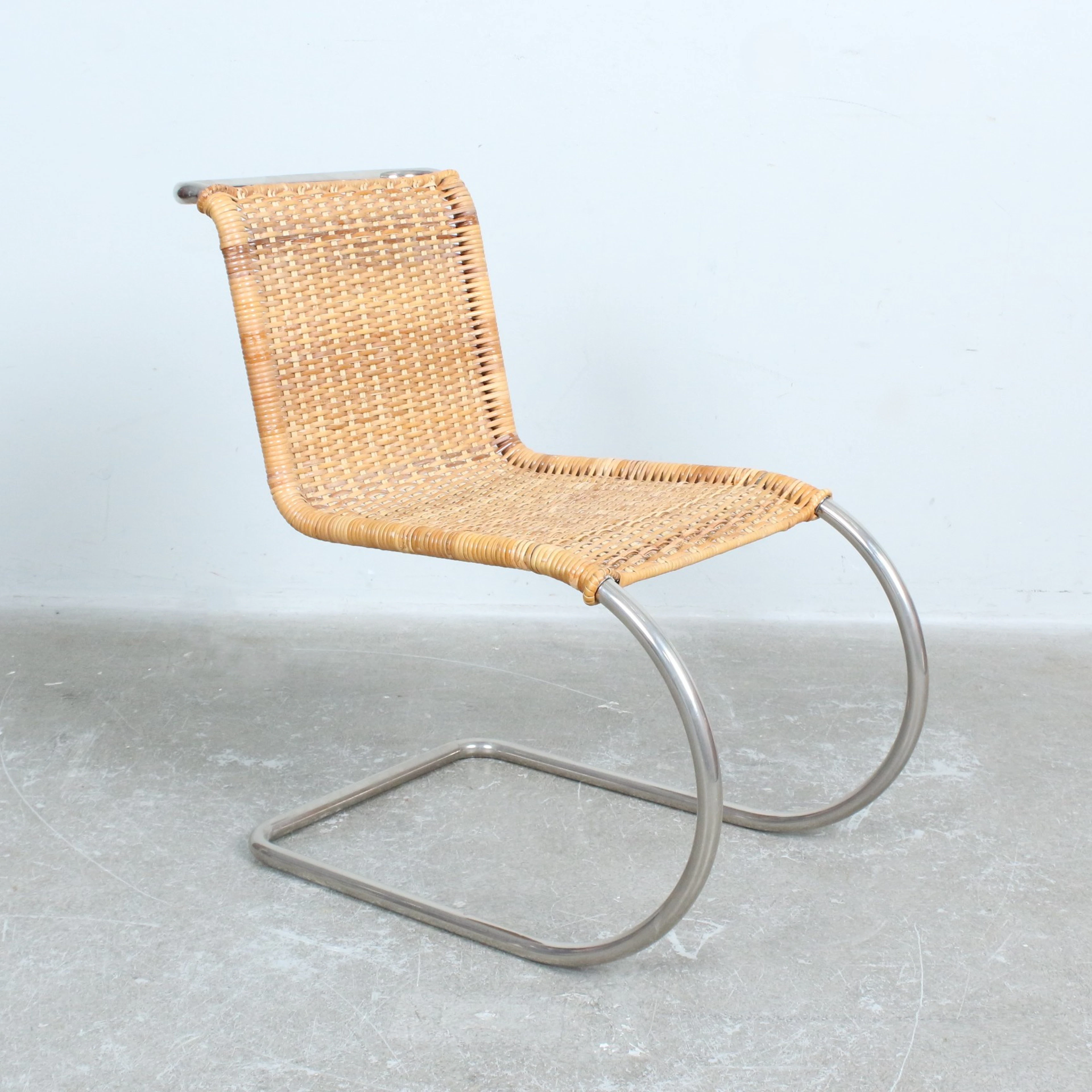 LUDWIG MIES VAN DER ROHE. Freischwinger, Modell '' MR-10 '', Stahlrohr