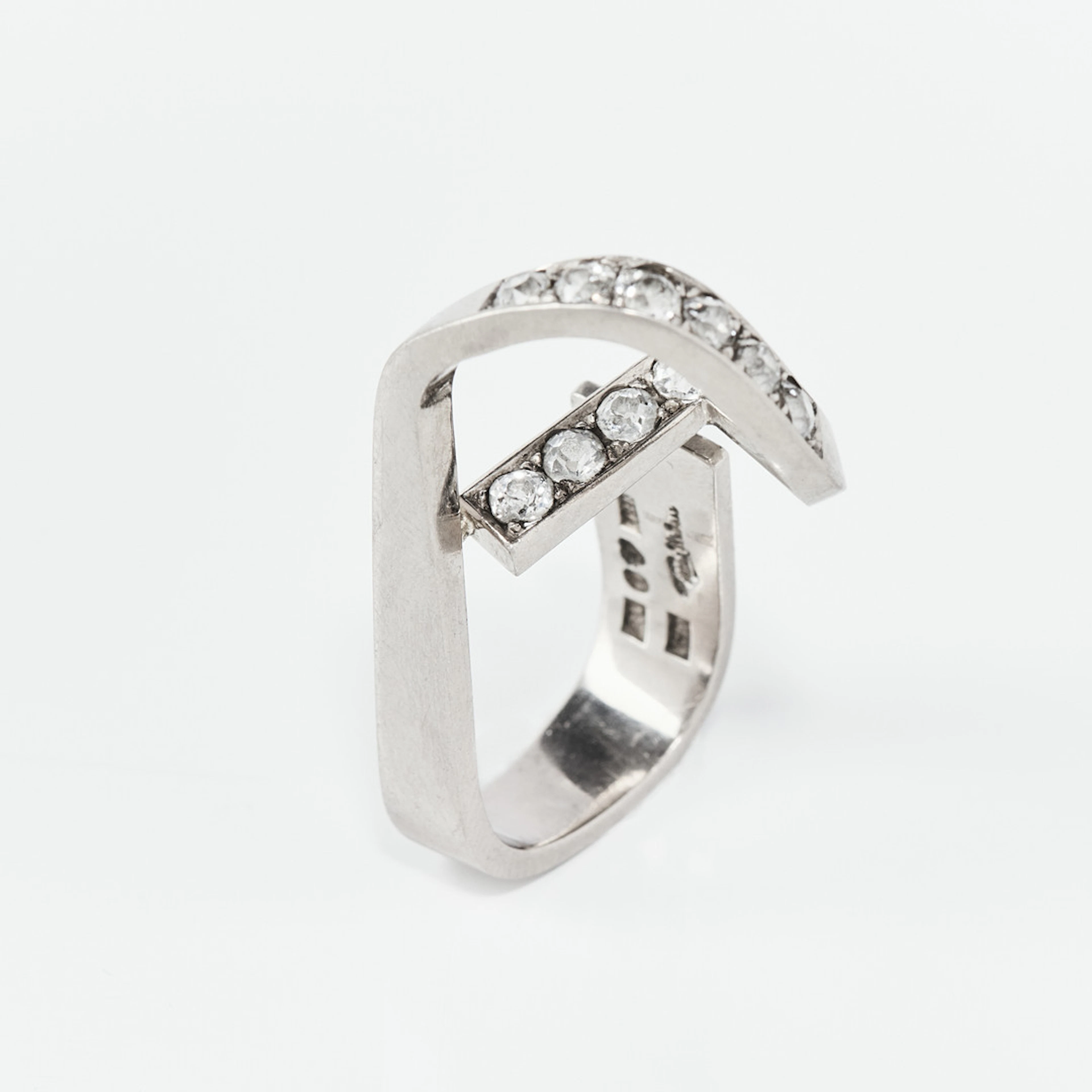 REY URBAN, ring, 18 k vitguld, 10 gammalslipade diamanter, totalt