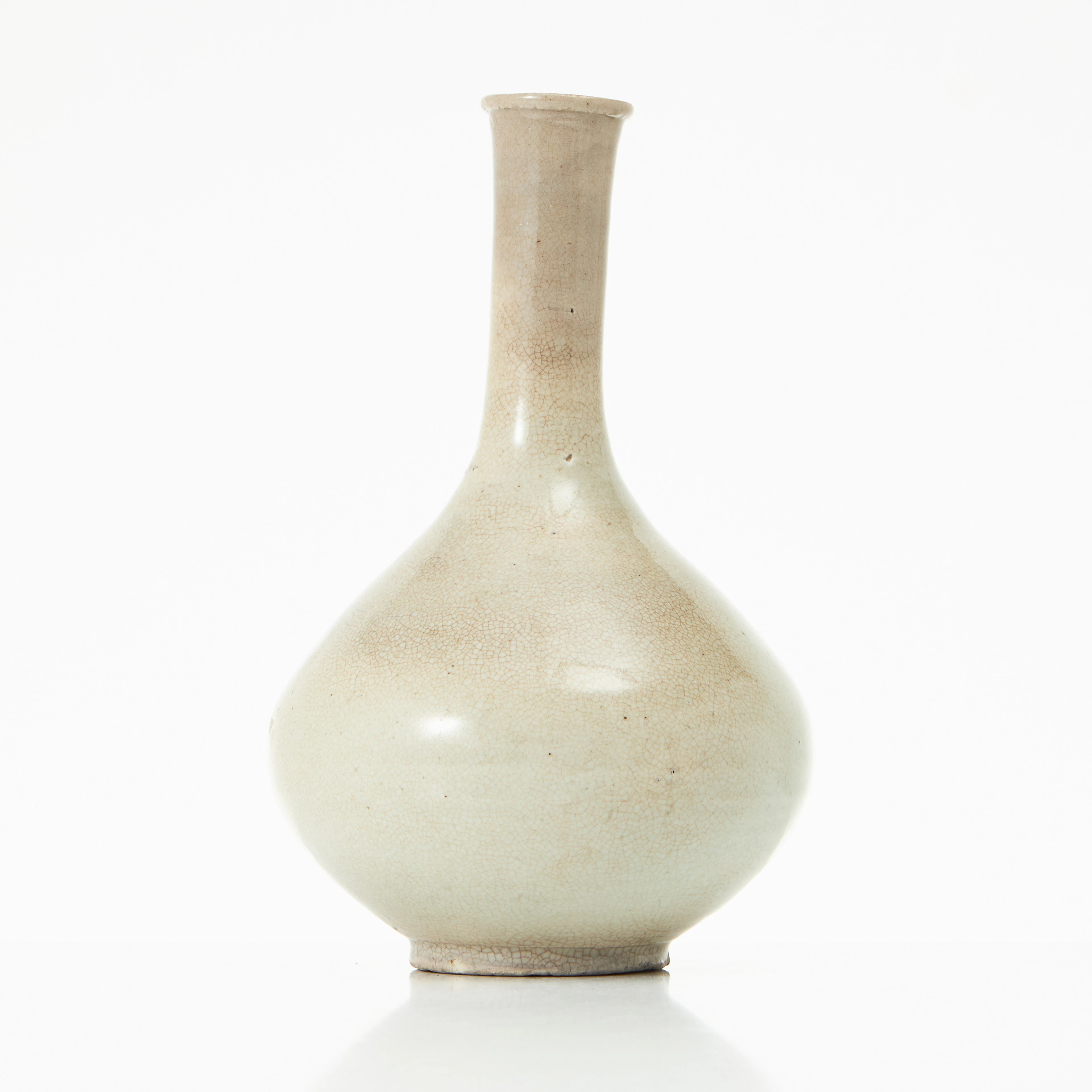 VAS, stengods, Korea, Joseon (1392‑1910), crèmefärgad glasyr.
