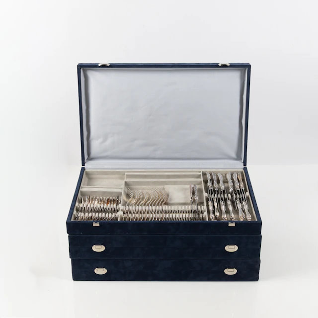 BESTICKUPPSÄTTNING "Olga", silver, 114 delar i etui, LIDK, Linköping, 1997.