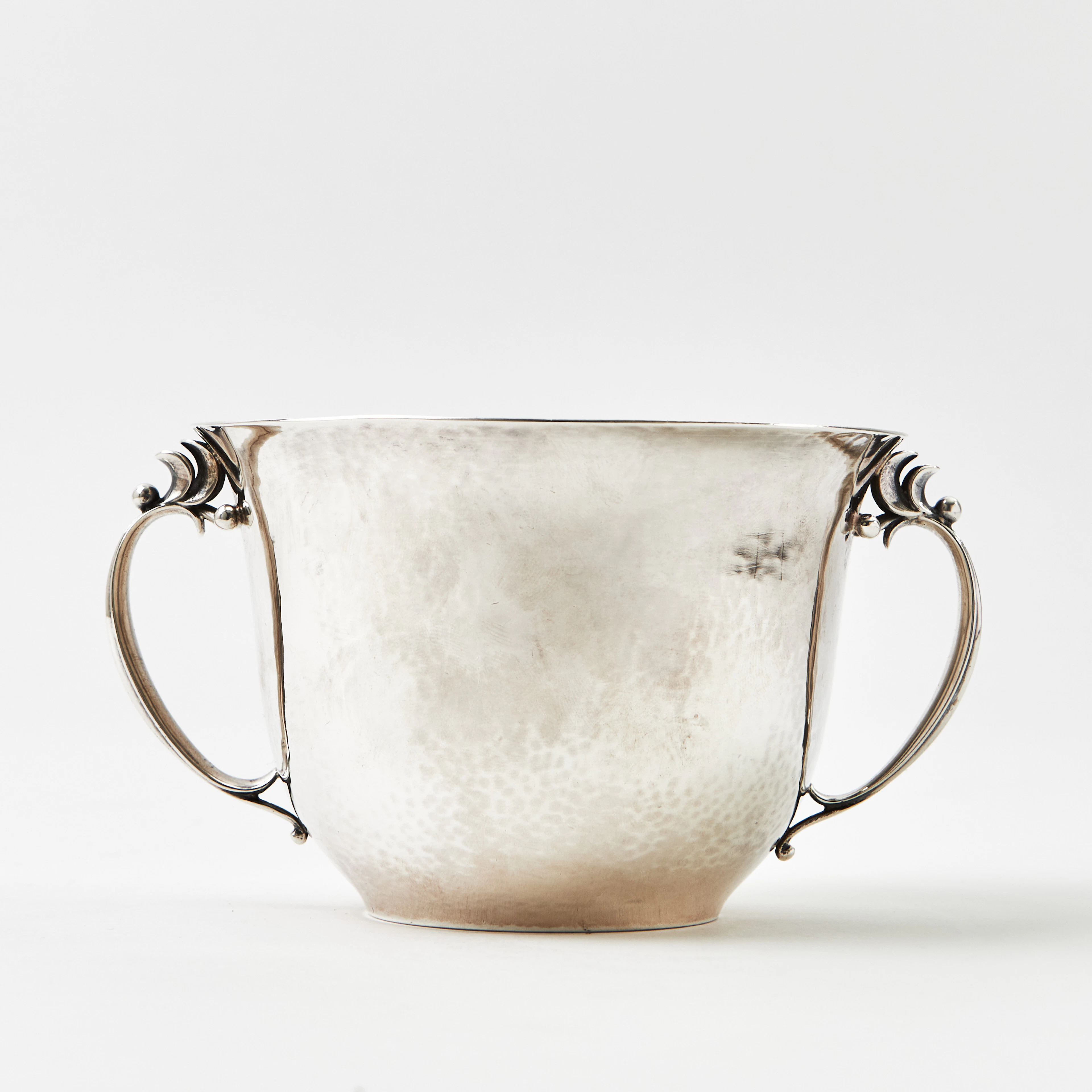 HARALD NIELSEN. Skål med parställda häcklar, sterlingsilver, Danmark