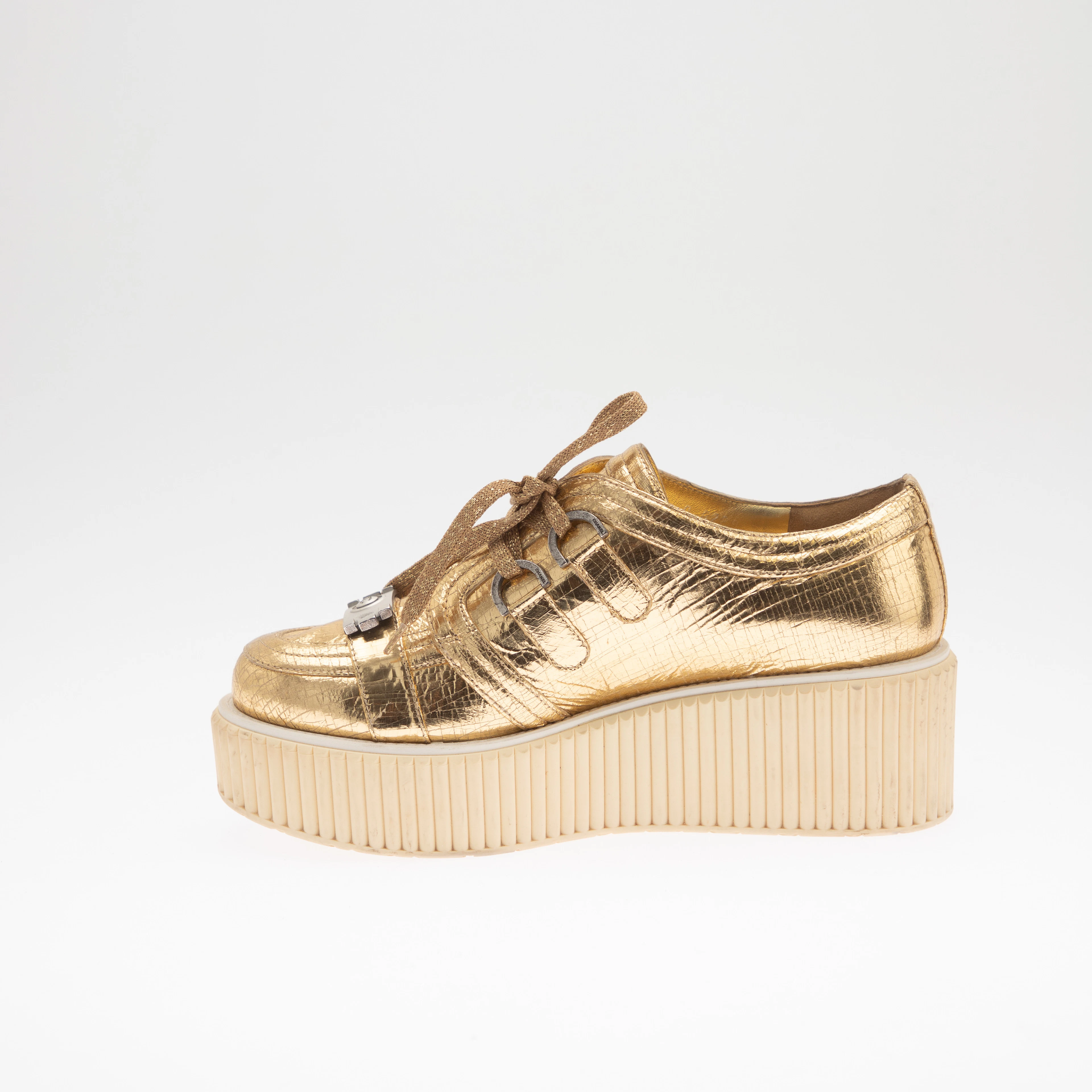 CHANEL. Goldene Plateau-Sportschuhe, Cruise Versailles, 2012-2013, Größe 41.