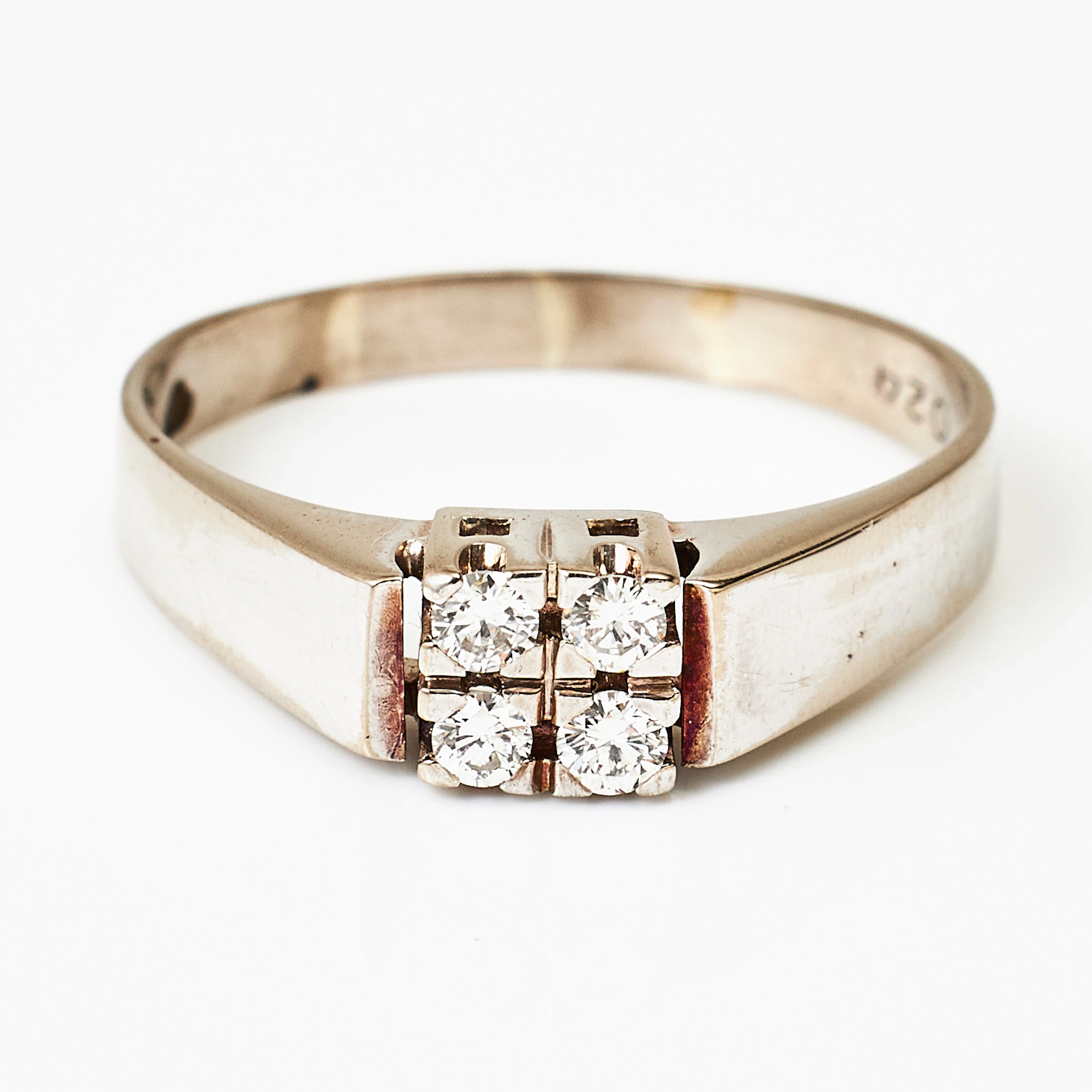 RING, 18 k rodierat vitguld, 4 briljanter totalt ca 0,24 ct., enligt