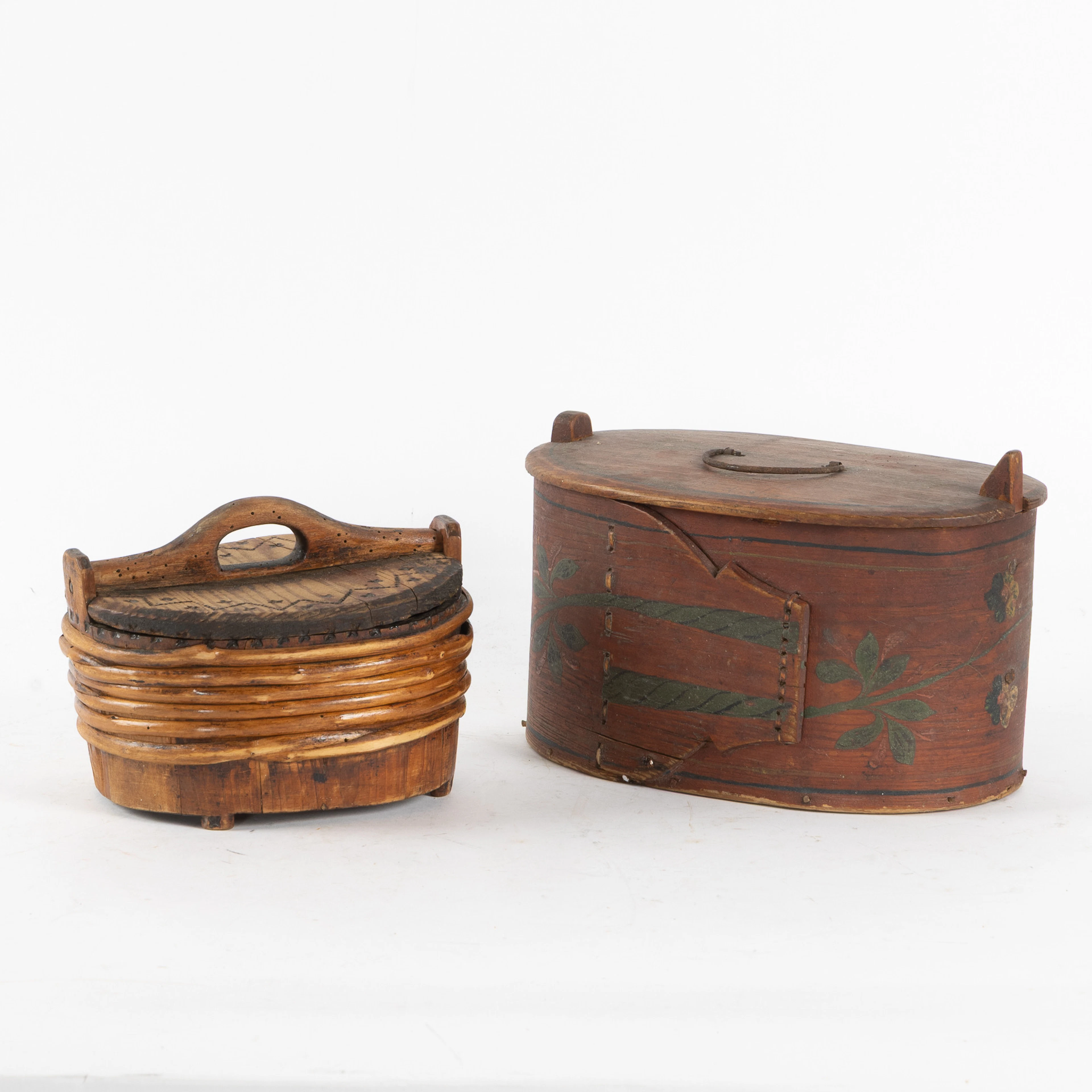 SVEPASKAR, 2 stycken, allmoge, bemålat trä, 1800-tal.
