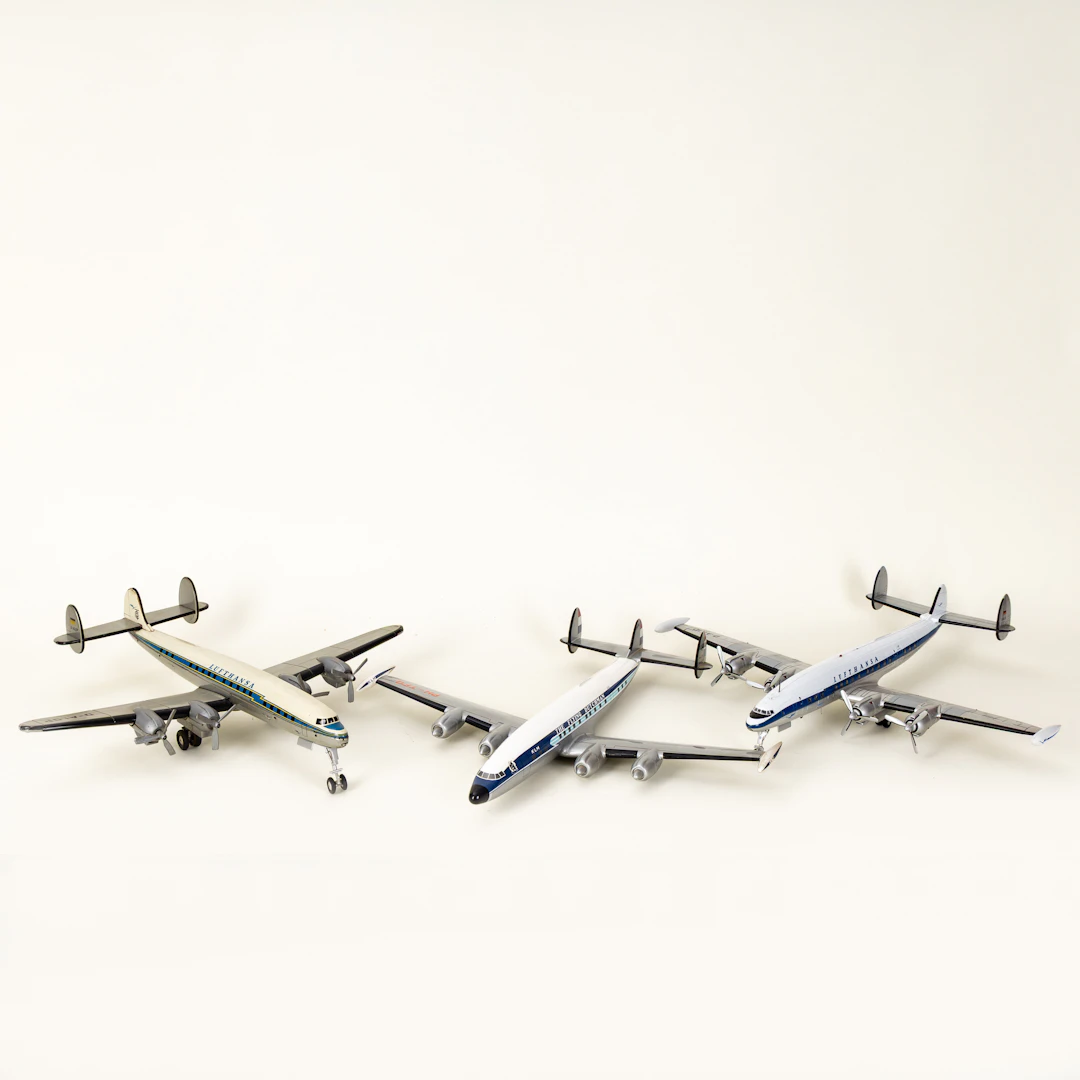 Drei Flugzeugmodelle von Lufthansa und KLM, u.a. Tippco (3).
