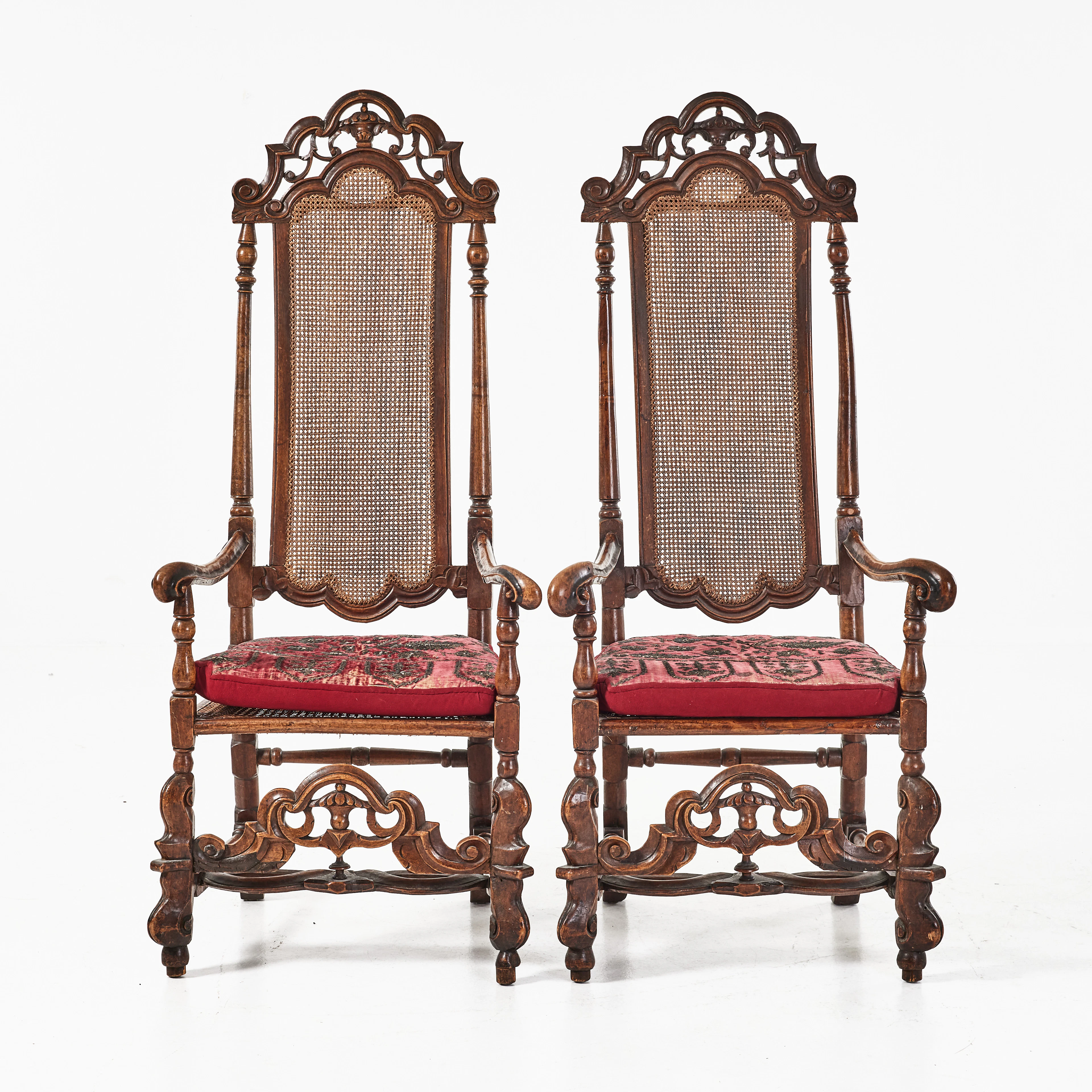 ARMLÄNSTOLAR, ett par, barock, troligen England omkring 1700.