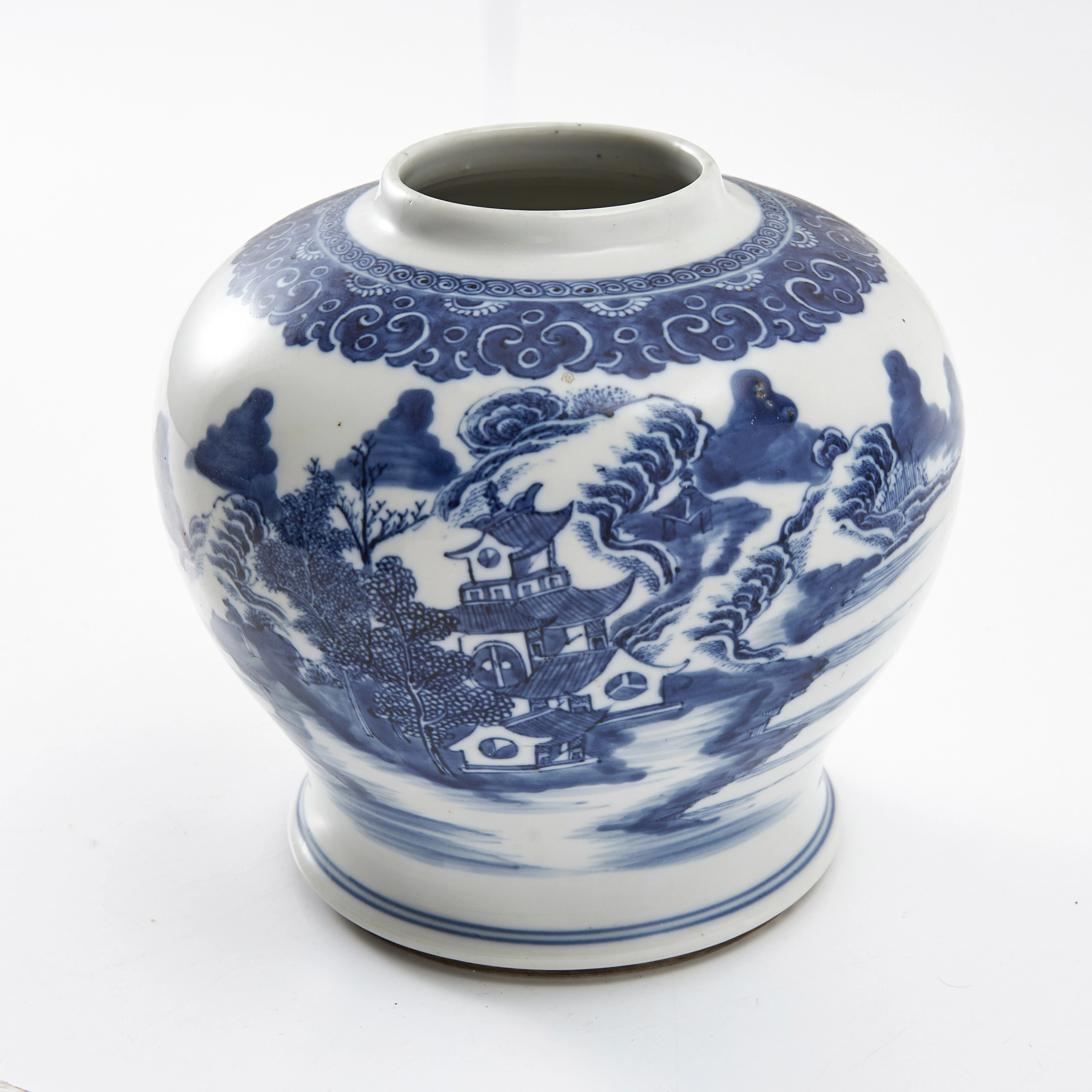 URNA, porslin, Kina, 1800-tal, balusterform, dekor av bergslandskap